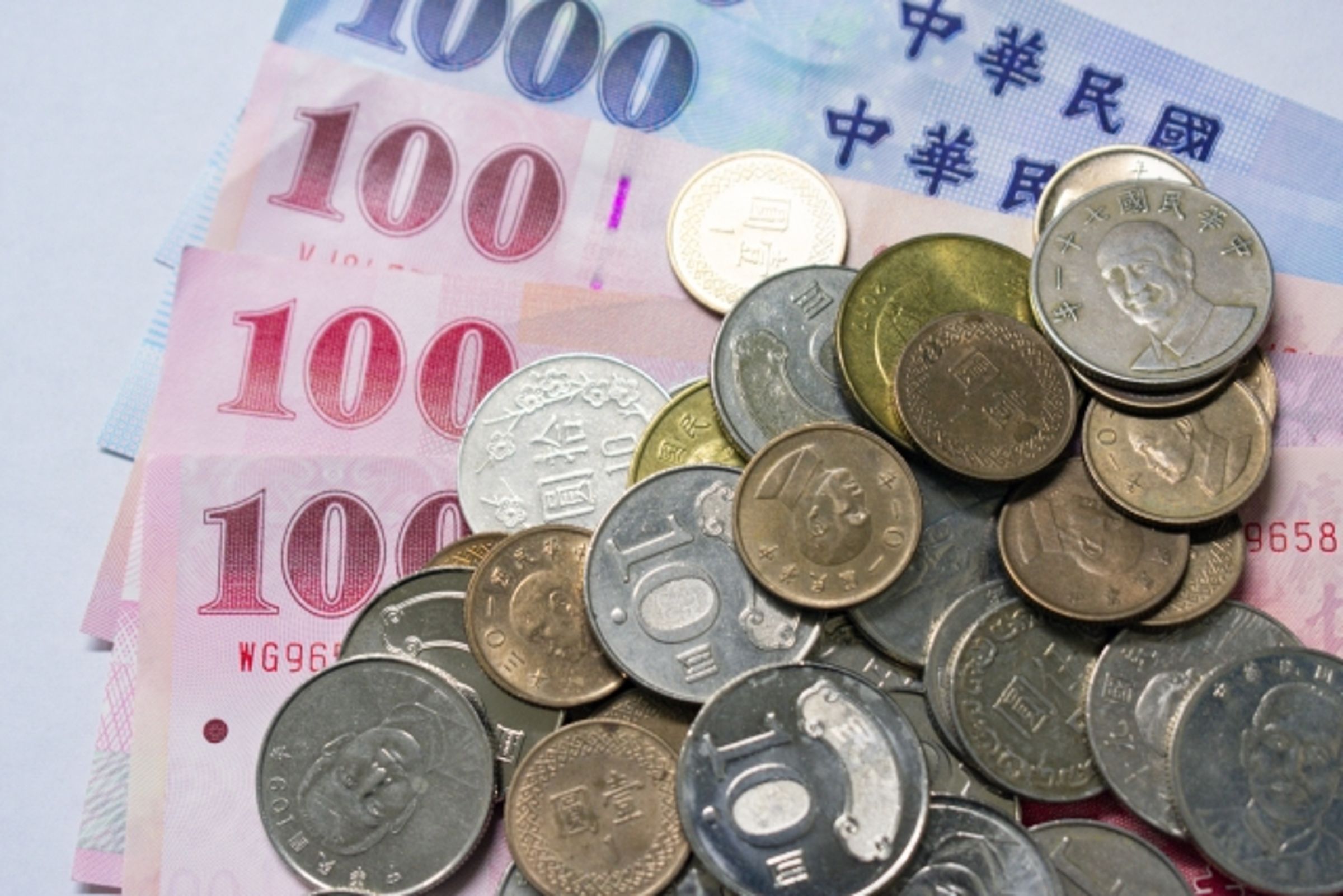 月薪4萬3Ｃ、名牌、美食、出國全花光網揭90後小資族「絕望式享樂」真相- 鏡週刊Mirror Media