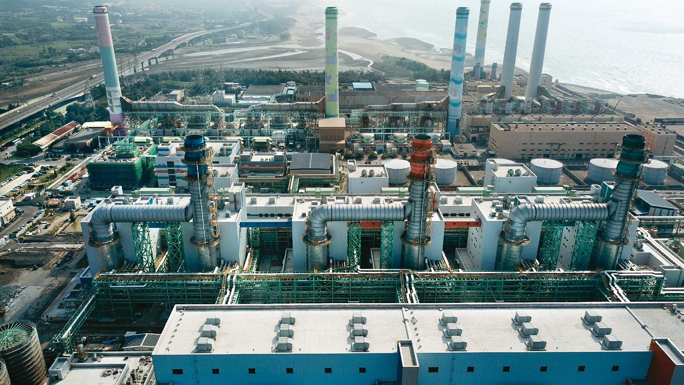 台電海底輸氣管線標案遭爆門檻訂太高，導致得標金額比預算高65億元。