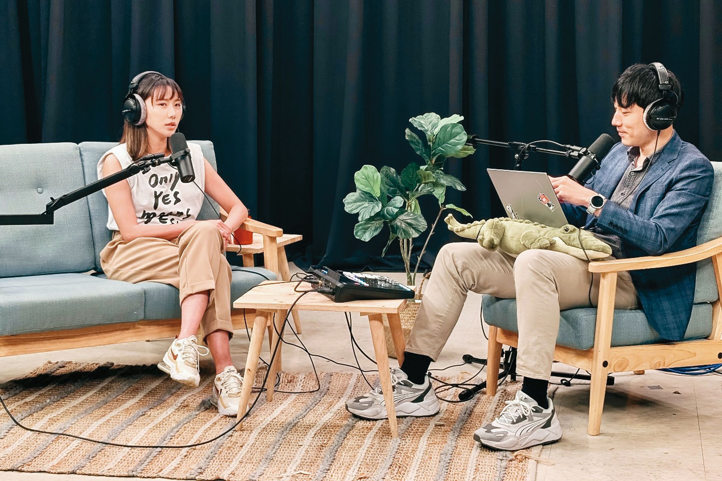 近來開始做Podcast「殺時間機器」的大牙，慢慢投入新工作中。（翻攝自大牙IG）