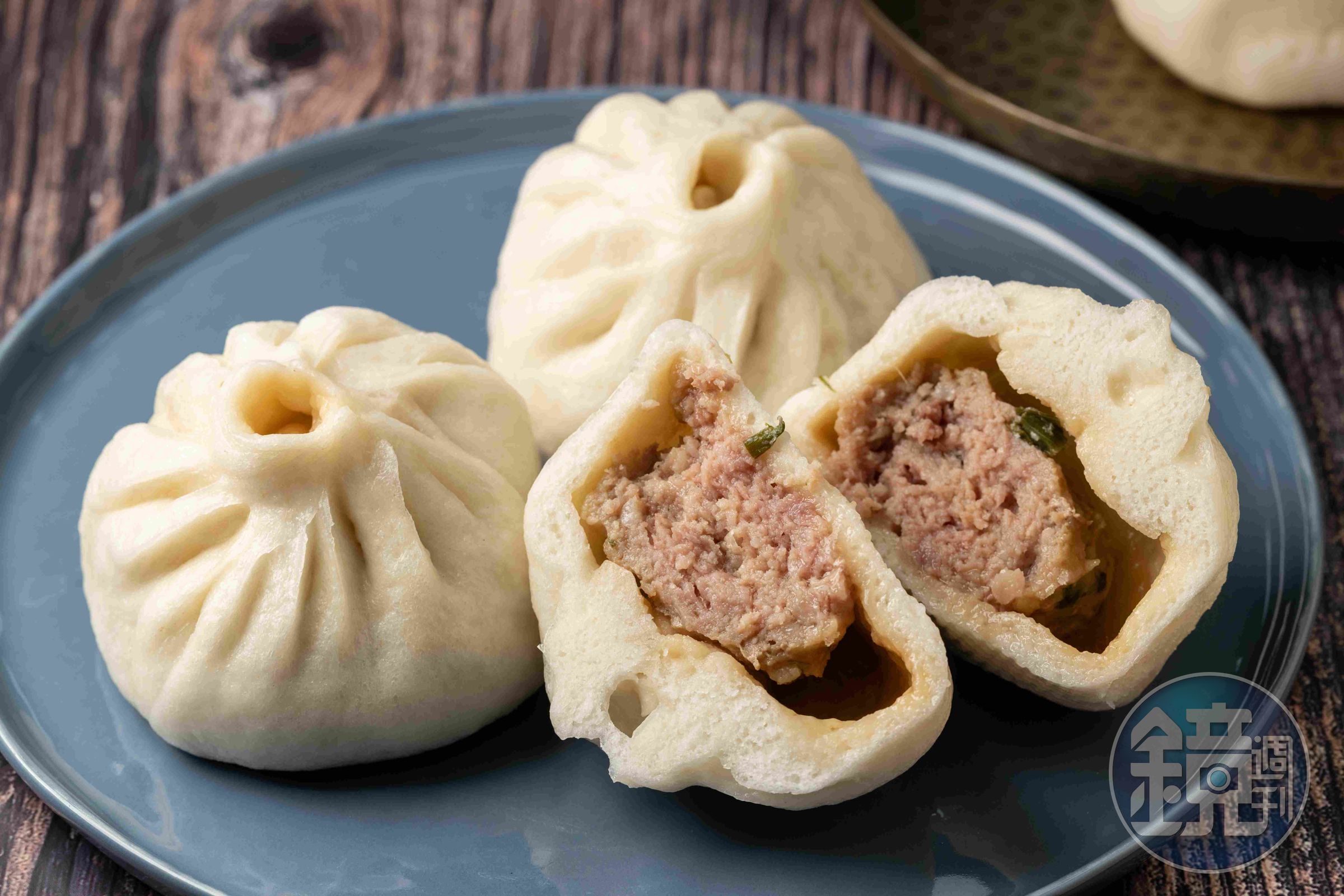 「鮮肉包」的豬肉餡水嫩香甜。（25元／顆）