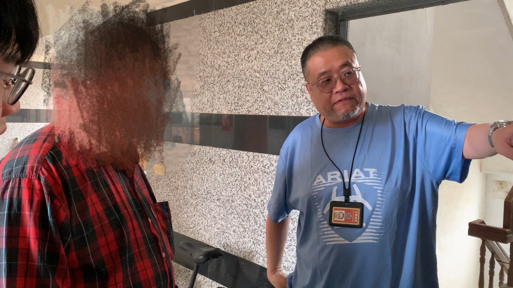 警方逮捕張嫌（圖左）。（警方提供）