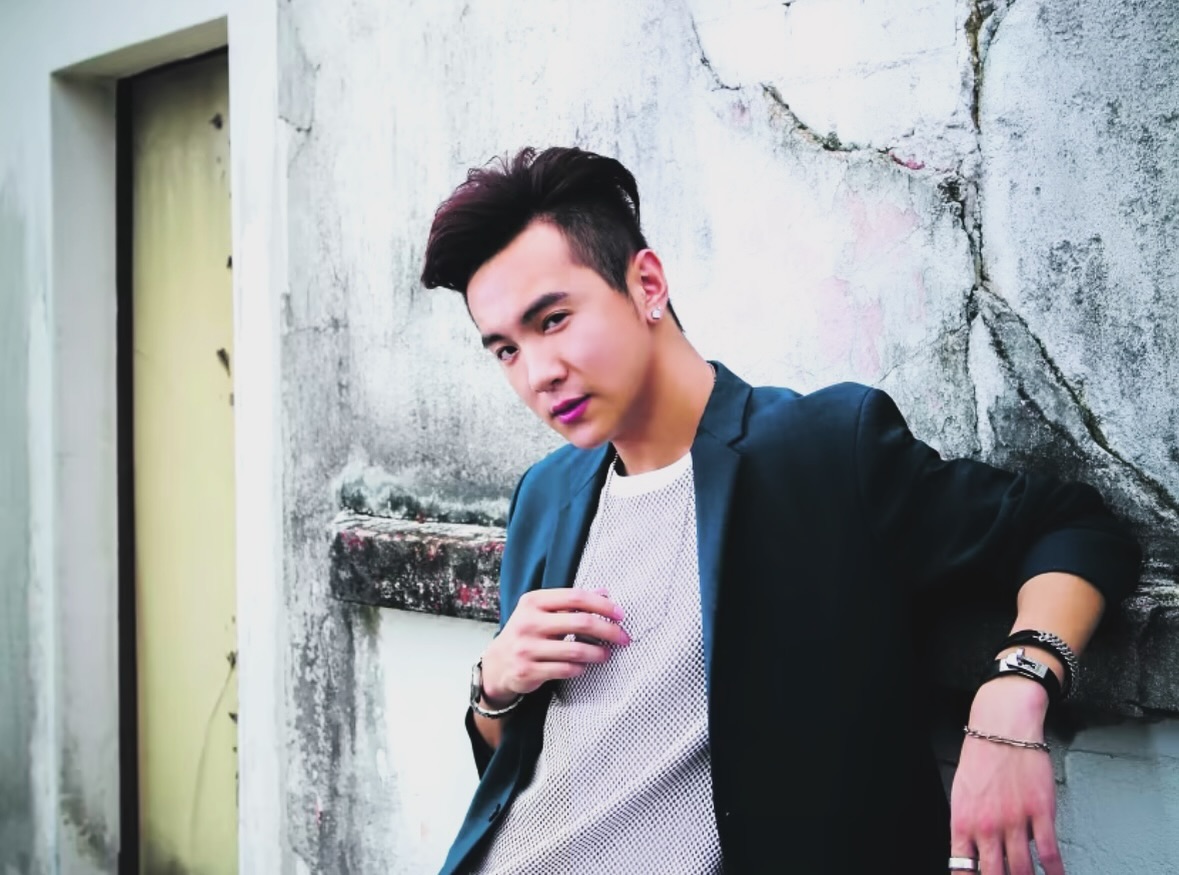 方威捷涉嫌多次性侵未滿16歲少女，今認罪遭法官判處其有期徒刑40個月。（翻攝自方威捷臉書）