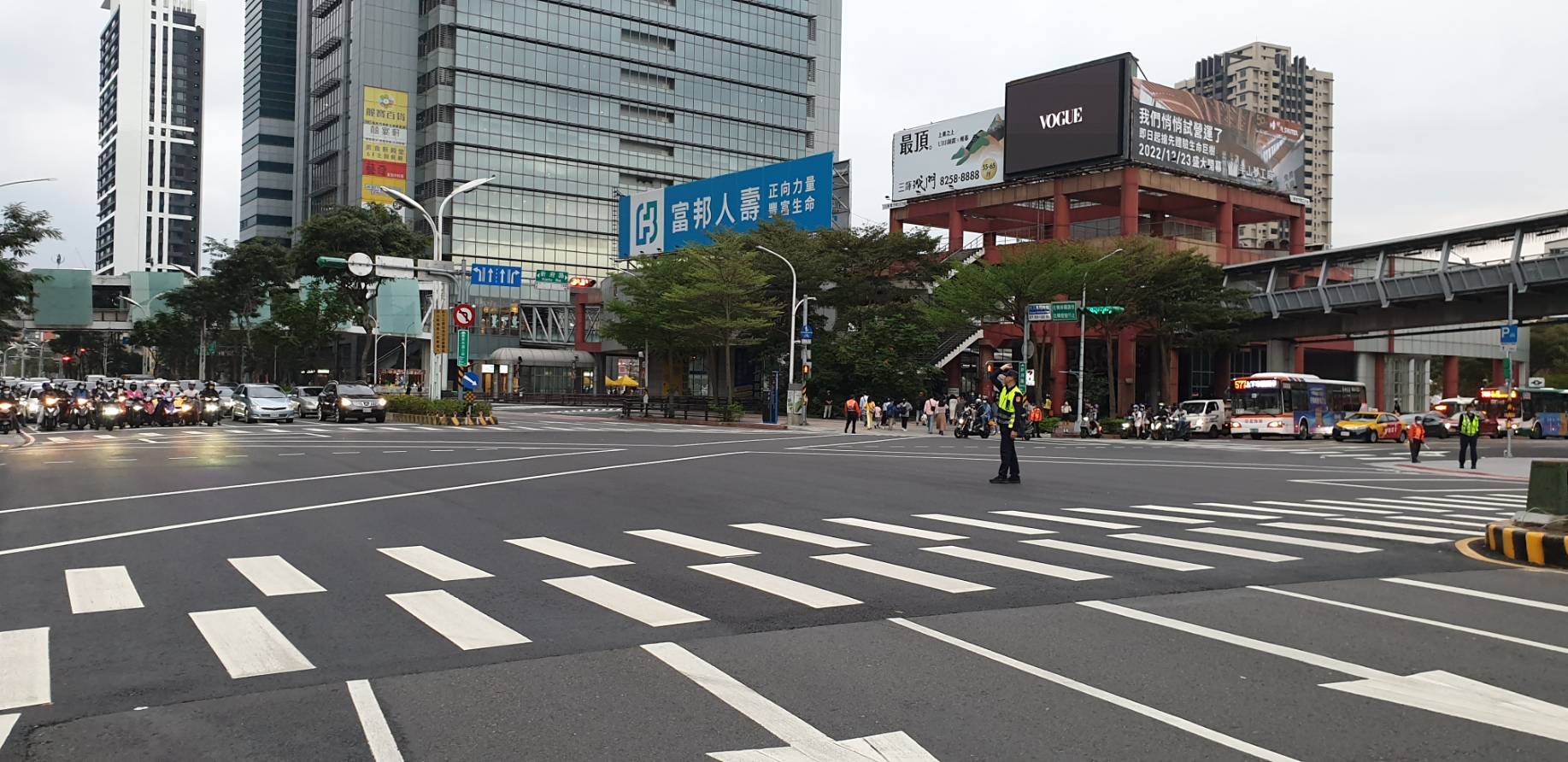 2023新北歡樂耶誕城將於11月17日開城，至2024年1月1日止。（新北市警局提供）