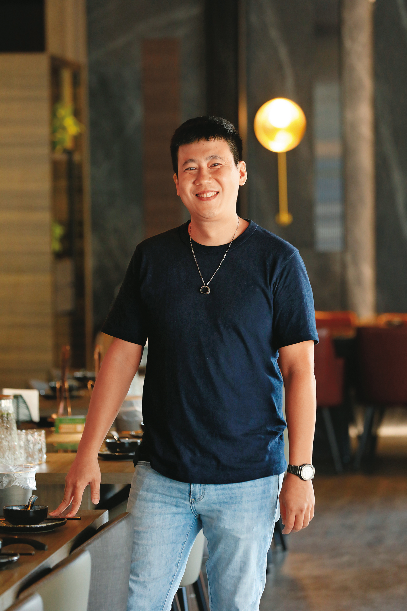 執行長沈宗賢(Kevin)和哥哥一起創立黑浮餐飲集團,團隊成員都非常年輕,以源源不絕的創造力打造餐飲新品牌。