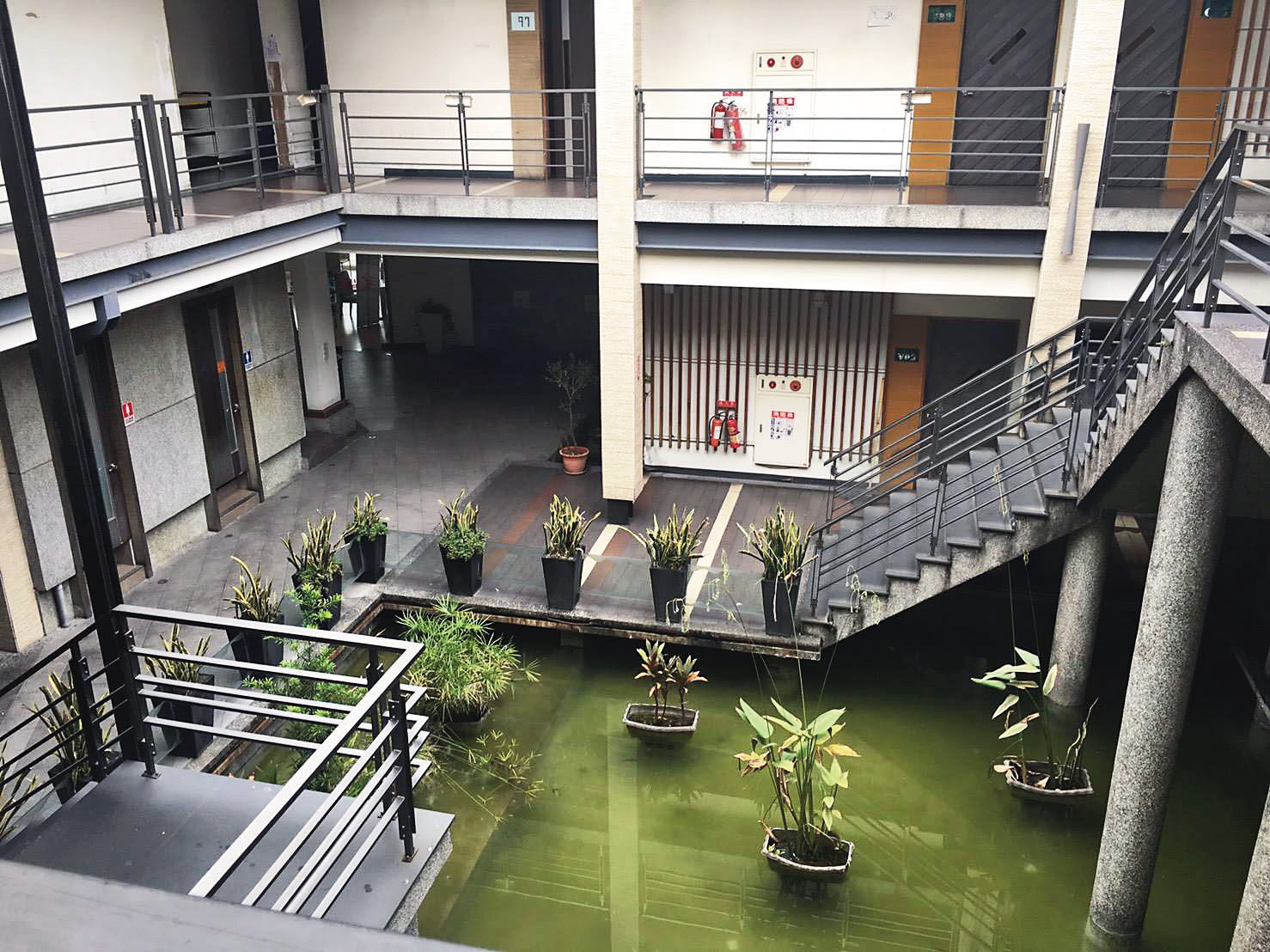 空中花園庭院式KTV、挑高包廂是享溫馨特色。（翻攝享溫馨庭園式KTV臉書）