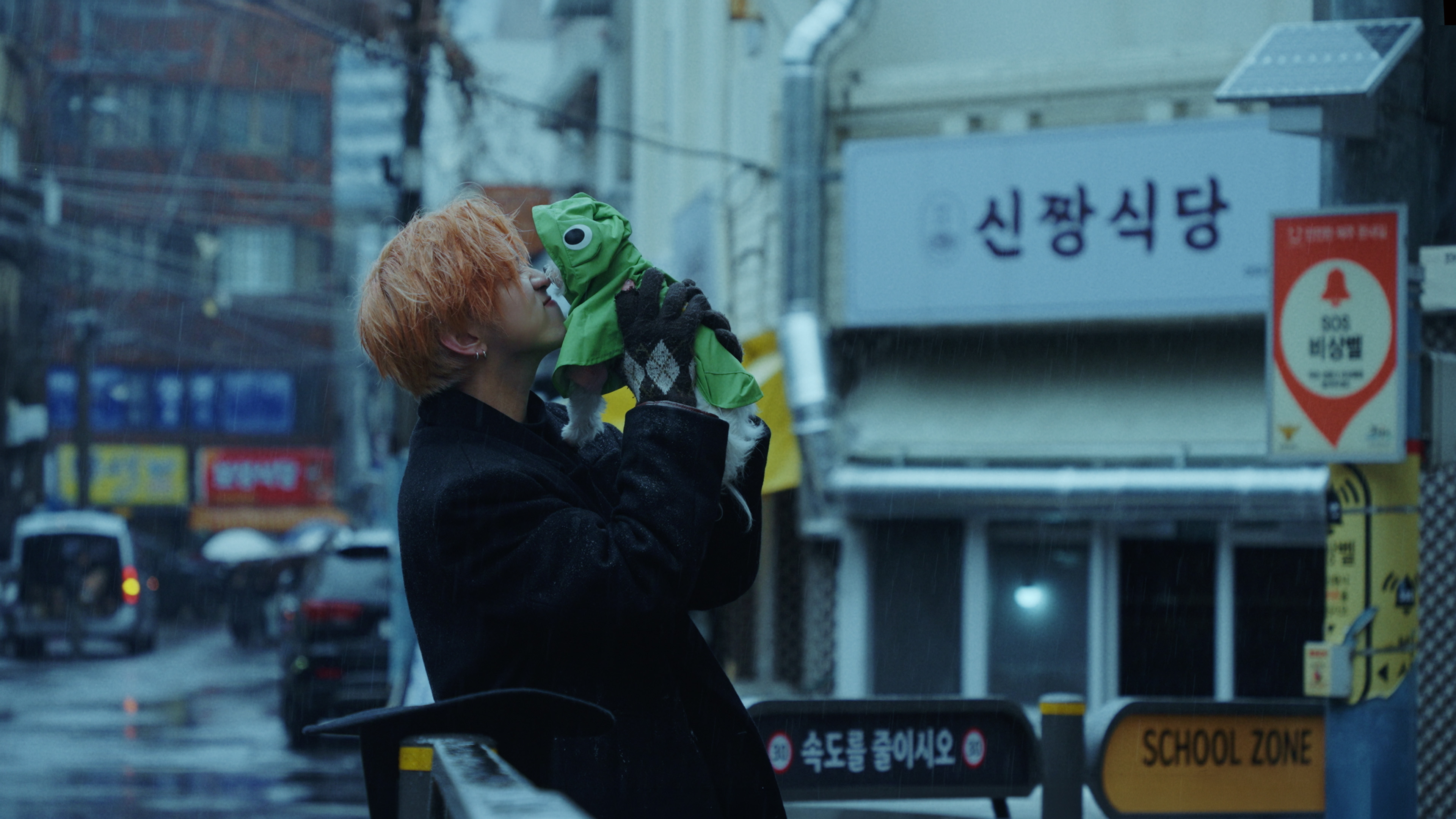 U:NUS成員吳昱廷新歌〈3721〉遠赴濟州島拍MV。(滾石唱片提供)