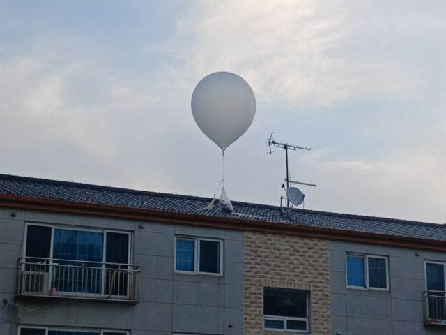 北韓第5度向南韓投放垃圾氣球。（翻攝自X@k89574188）