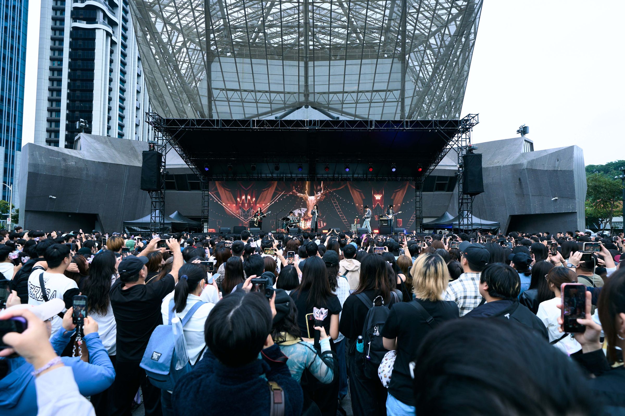 麋先生現場Live全紀錄 USB 預購，有許多粉絲到場支持。