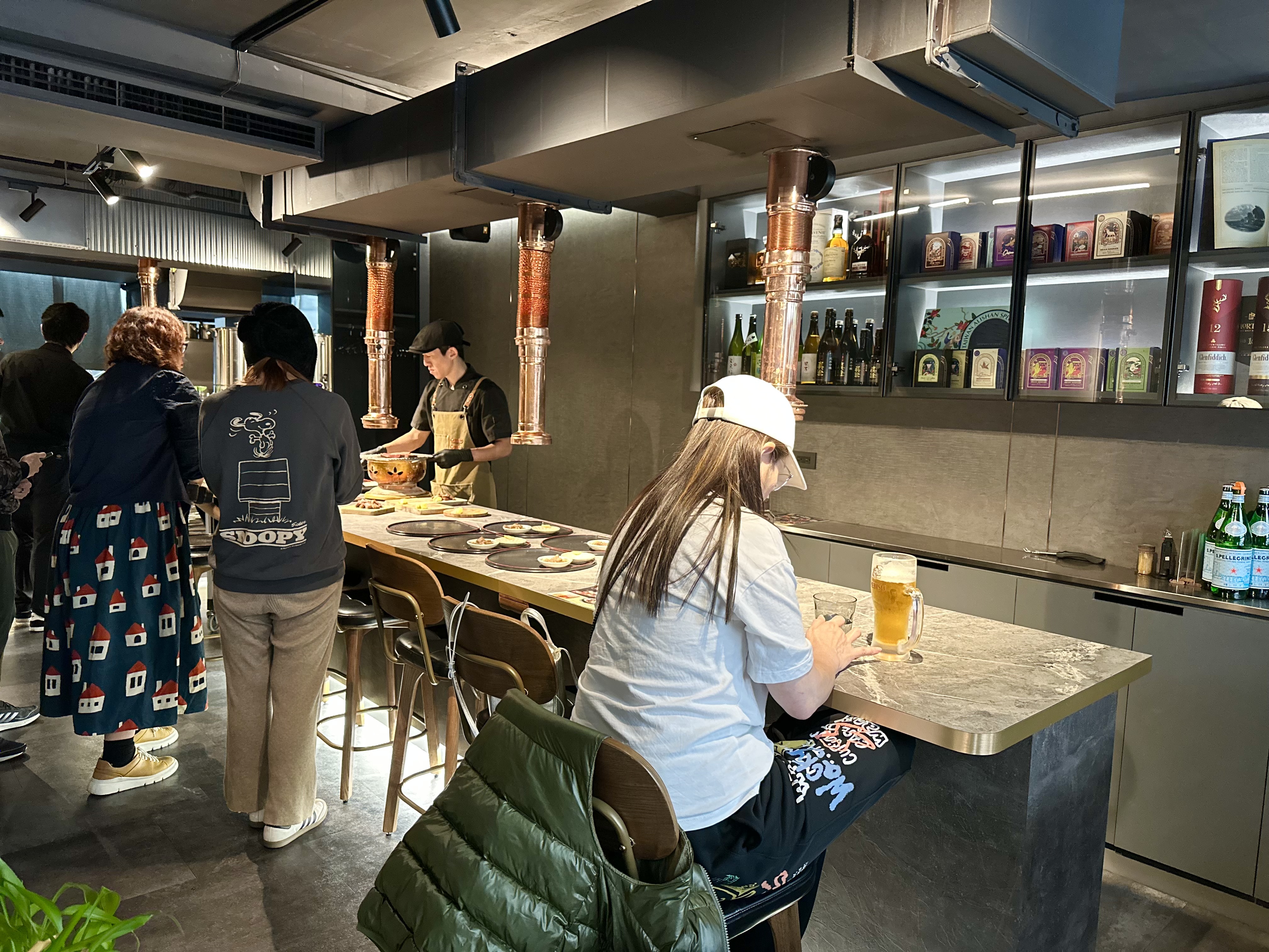 午間套餐吸引許多附近的上班族，因為用餐時間不會過於冗長，又能吃到高級燒肉。