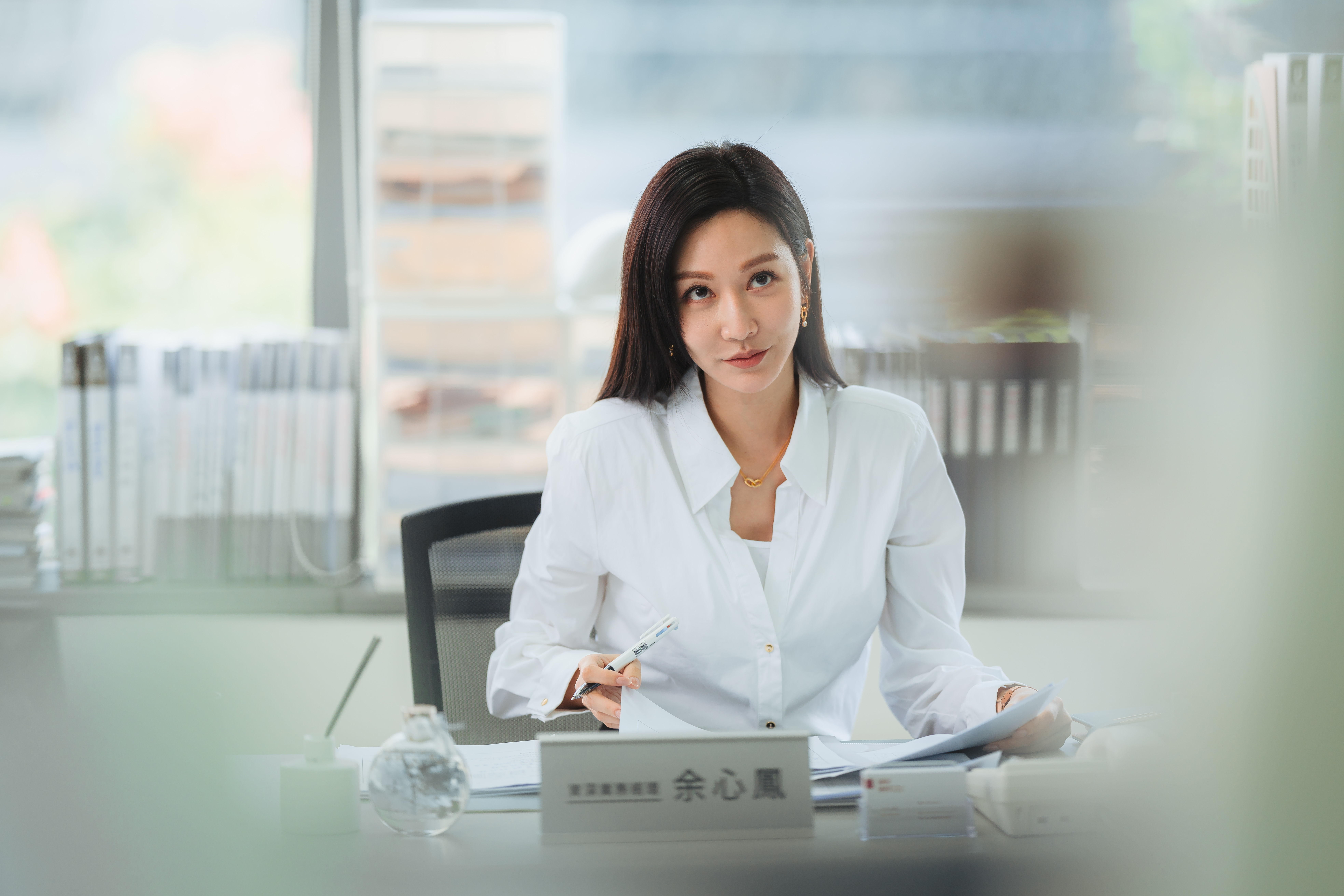 曾莞婷飾演冷面女強人，跟角色一樣追求準時收工。