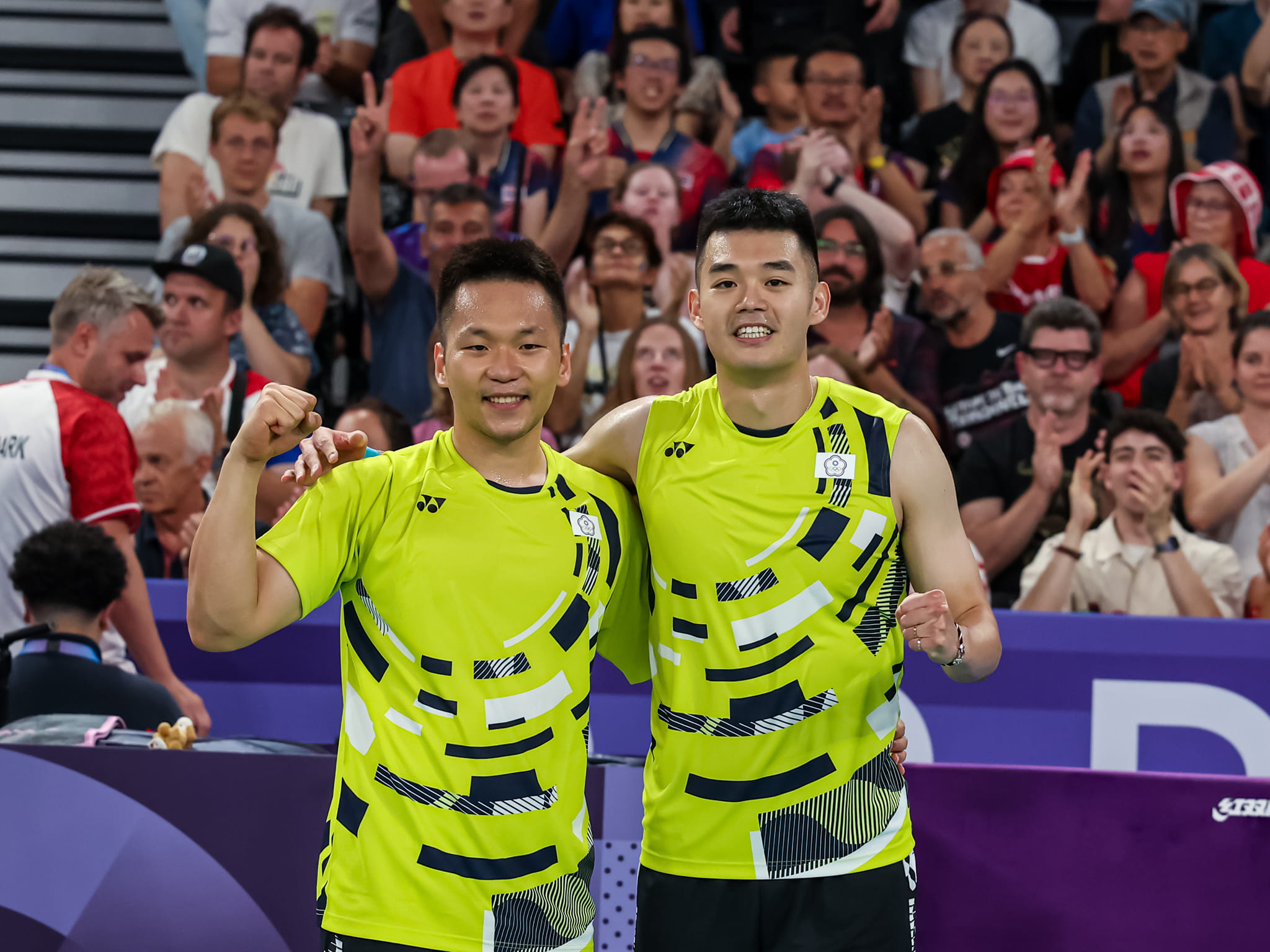 「麟洋配」王齊麟、李洋小組賽第二場遇到「丹麥組合」，最終以21：15、19：21、21：15勝出，取得二連勝。（翻攝自王齊麟臉書）