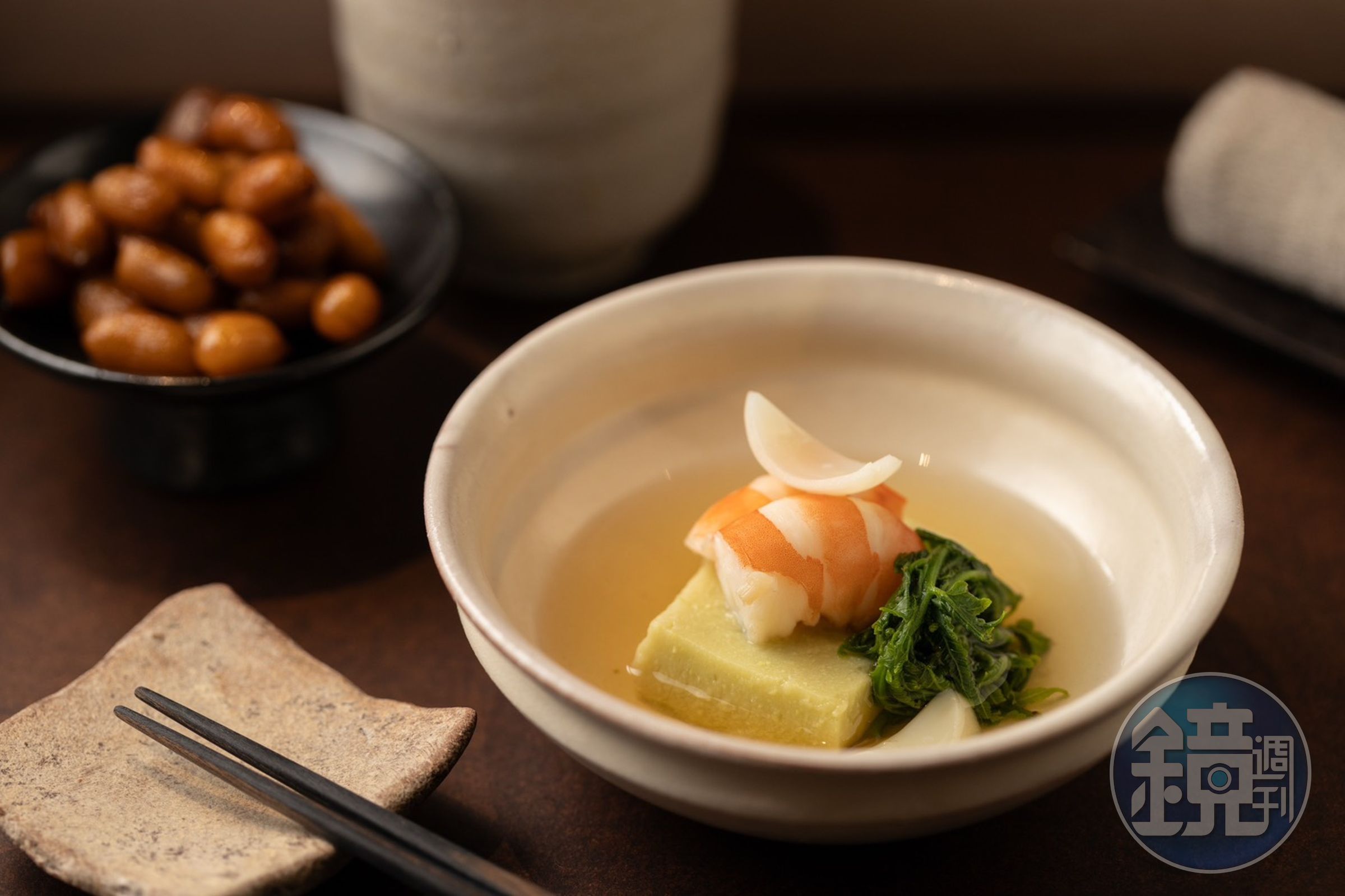 綿密柔順的「毛豆豆腐」搭配了草蝦、過貓。
