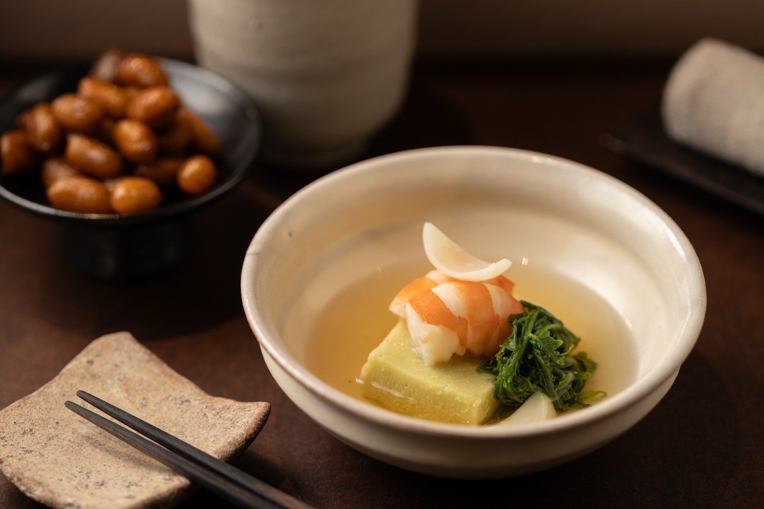綿密柔順的「毛豆豆腐」搭配了草蝦、過貓。