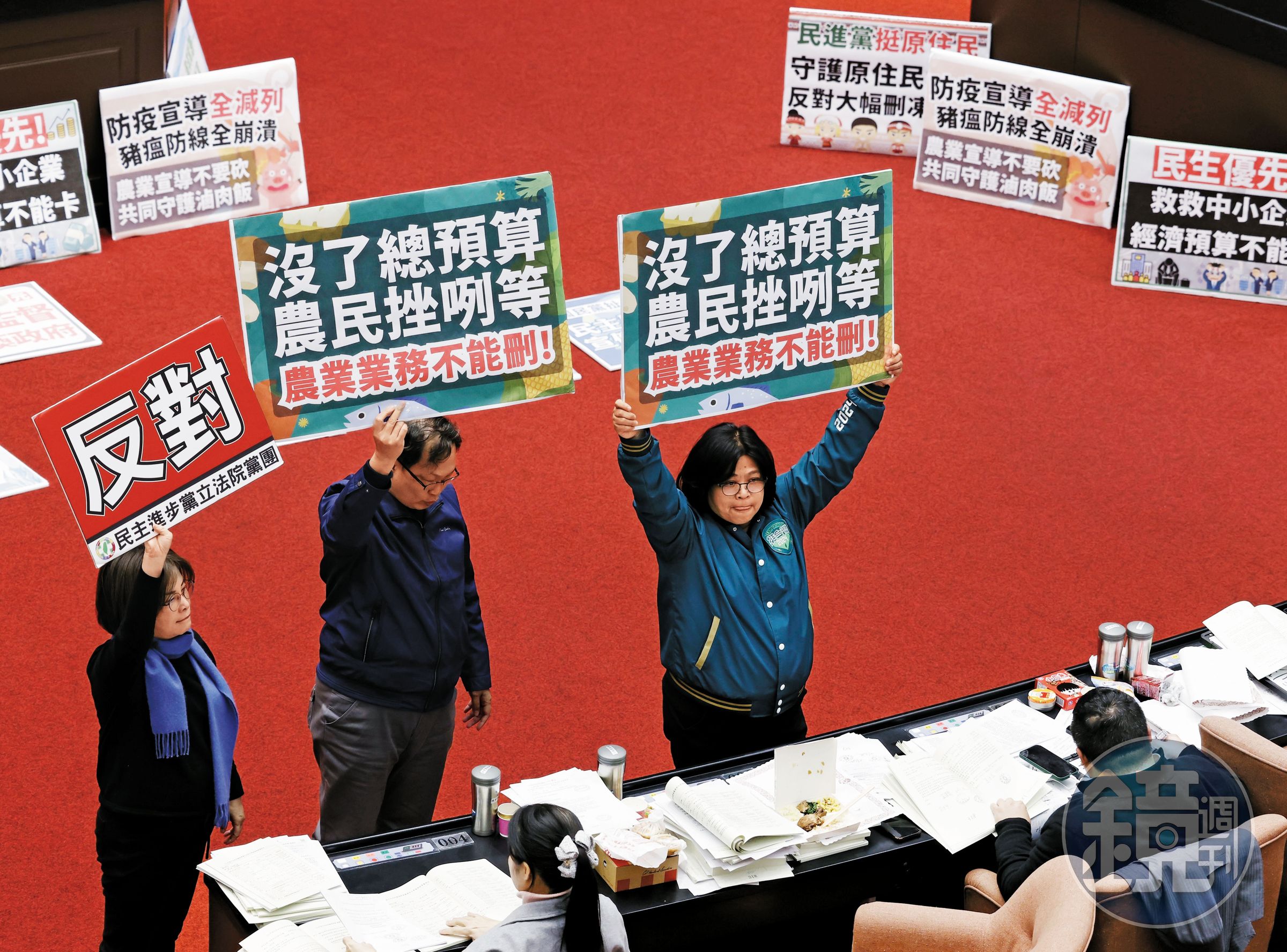 朝野政黨大打預算天書迷糊仗,立法院無論哪個政黨當家,歷年來都惰於議事,總要拖過期限,才繳出作業。