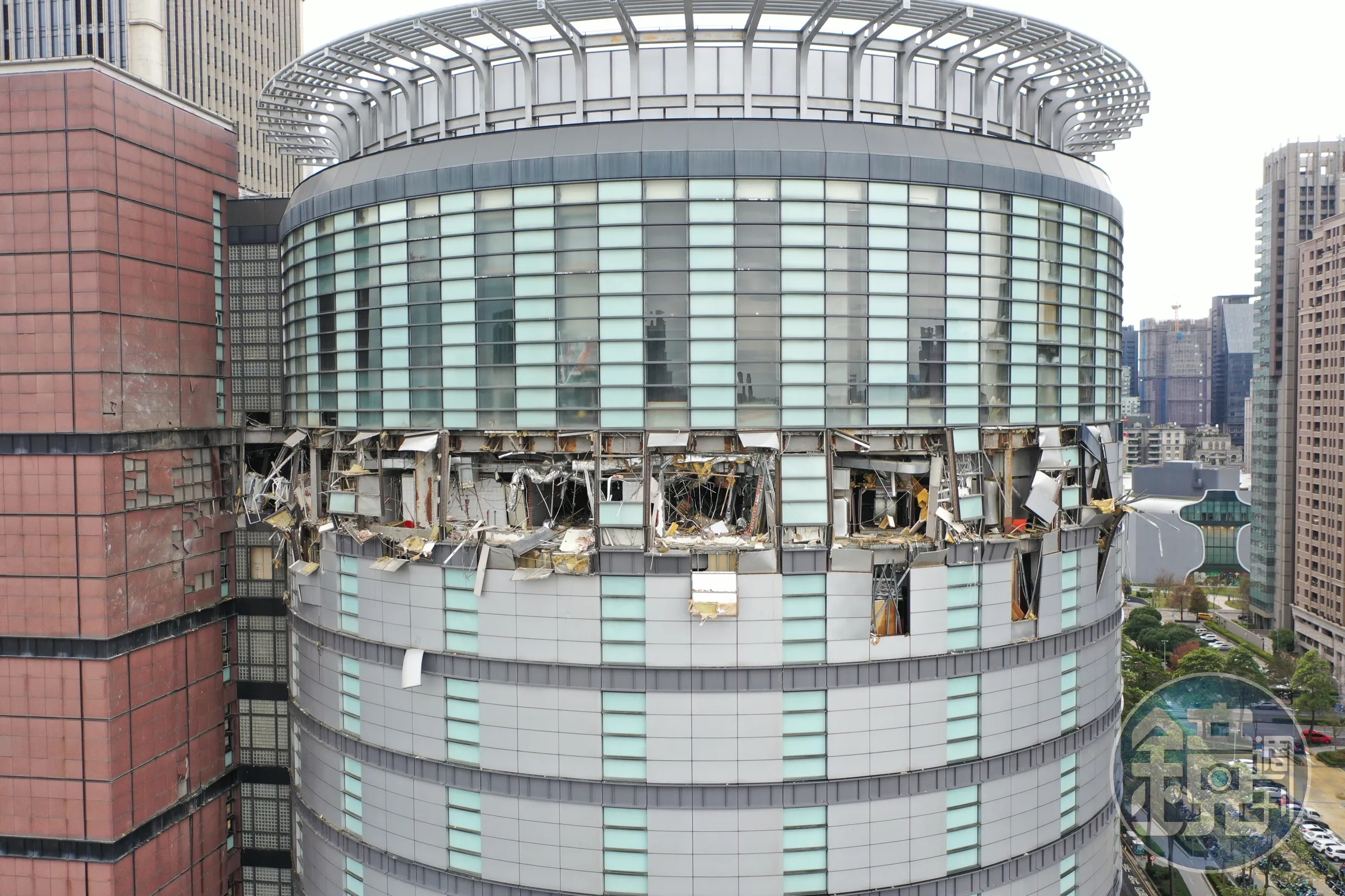 台中新光三越百貨氣爆造成重大傷亡。