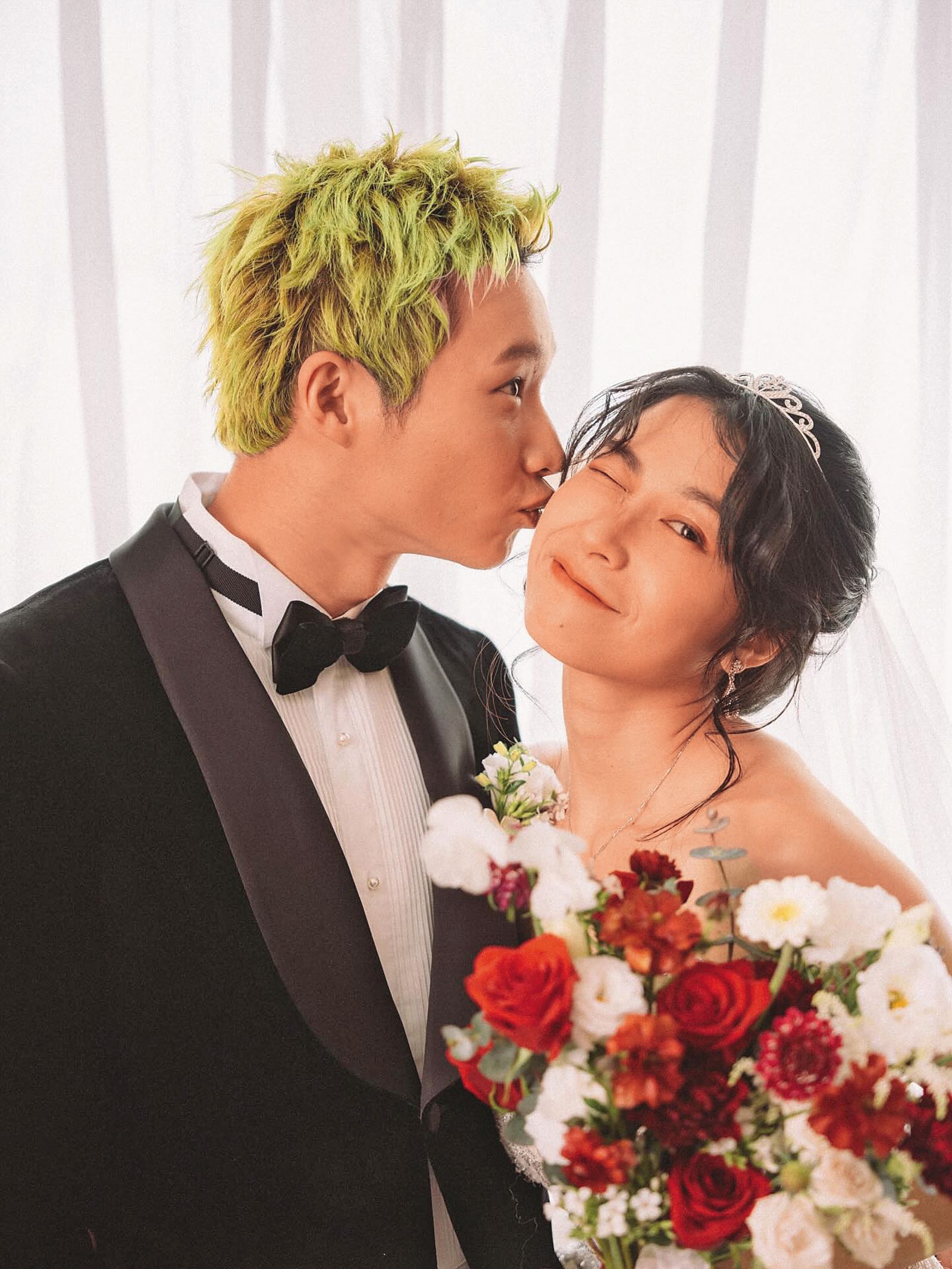 黃冠智與鄭毓萱（小綠）結婚後，工作邀約不斷。（翻攝自黃冠智IG）
