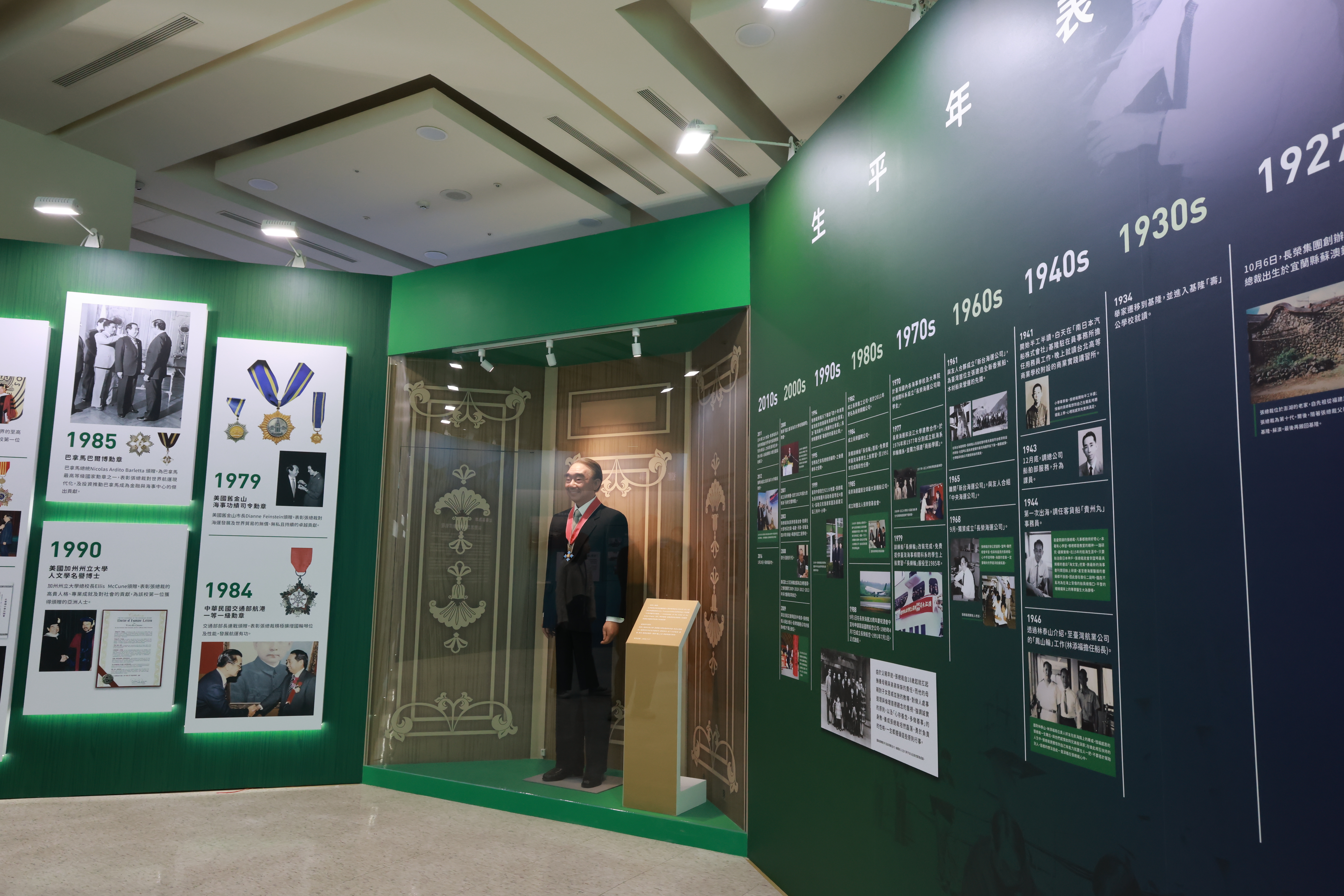 本次特展首度對外公開張榮發生前委由已故知名蠟像大師林健成精心製作的等身比例蠟像，栩栩如生。