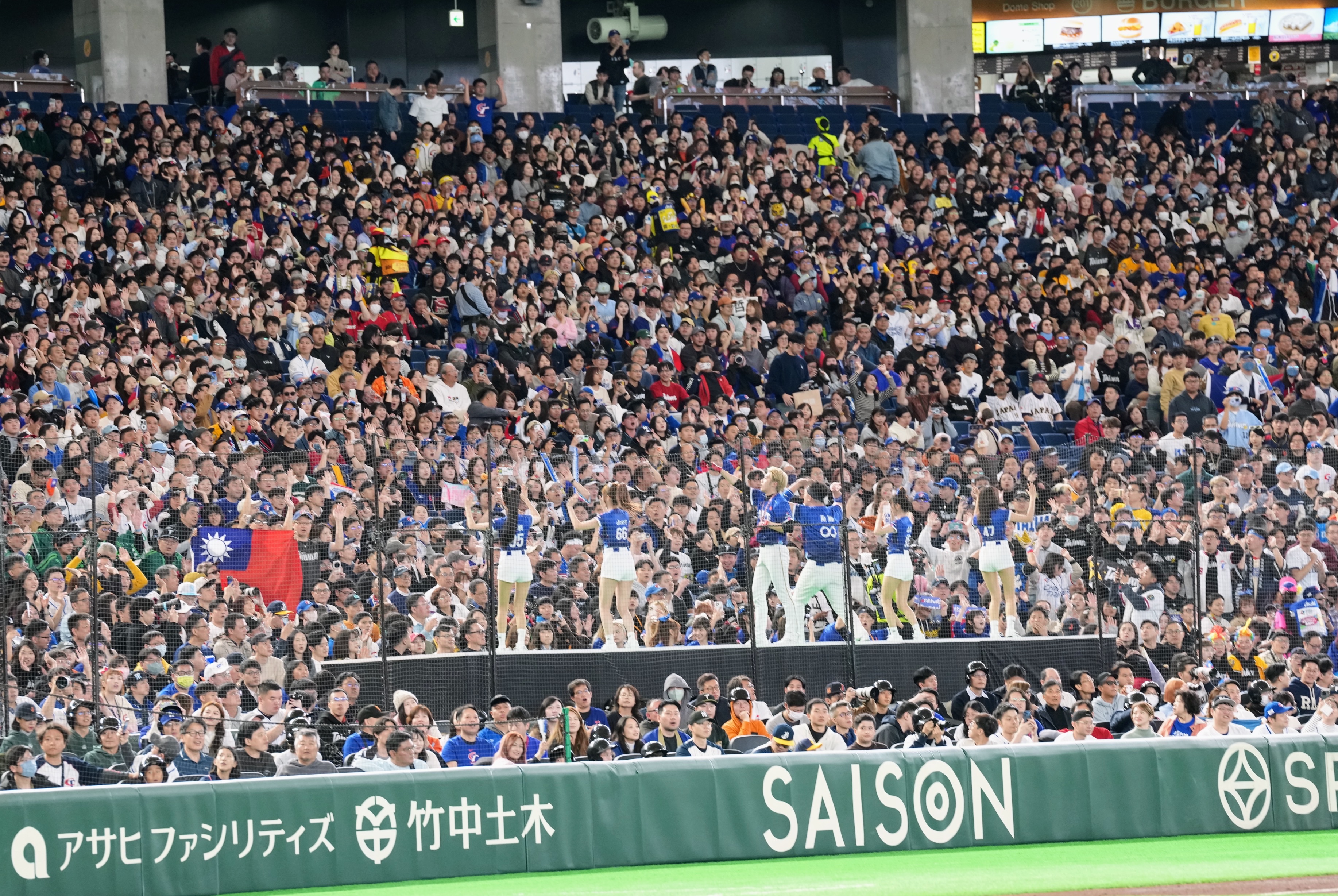 WBC在東京巨蛋開打，大批台灣球迷湧入幫台灣好手應援。