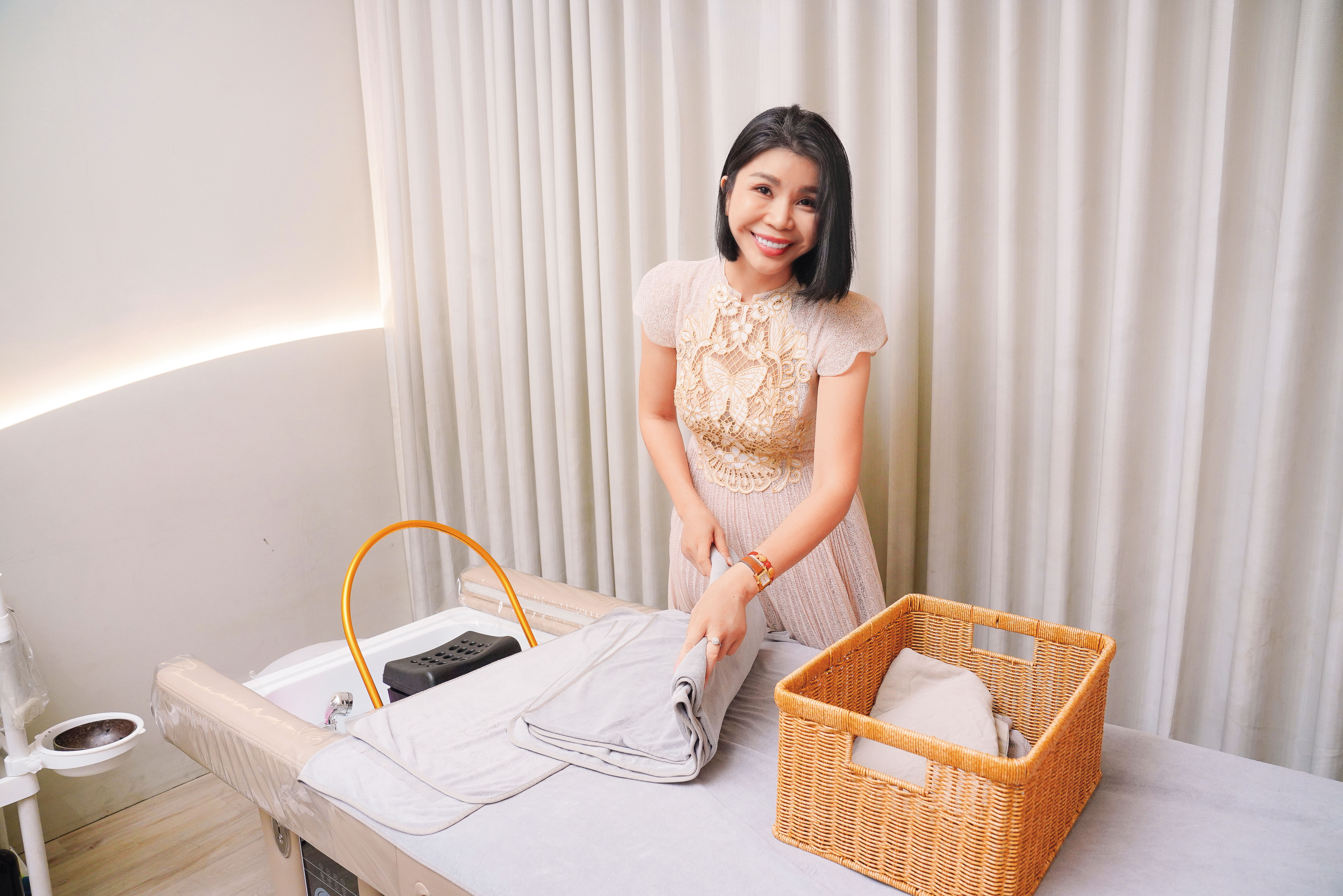 異鄉媳婦黃悅晴來台23年,除了是越式洗髮店負責人,也華麗轉身成為包租婆。