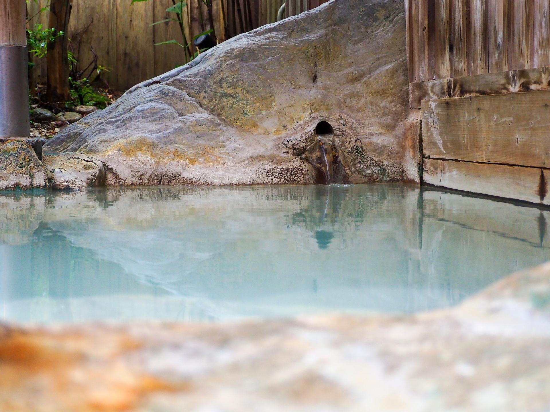 醫師黃軒今po文，指冬天泡湯確實會提高猝死風險，還列出最危險的5種泡湯行為，提醒大家要注意。（示意圖，取自photo-AC）