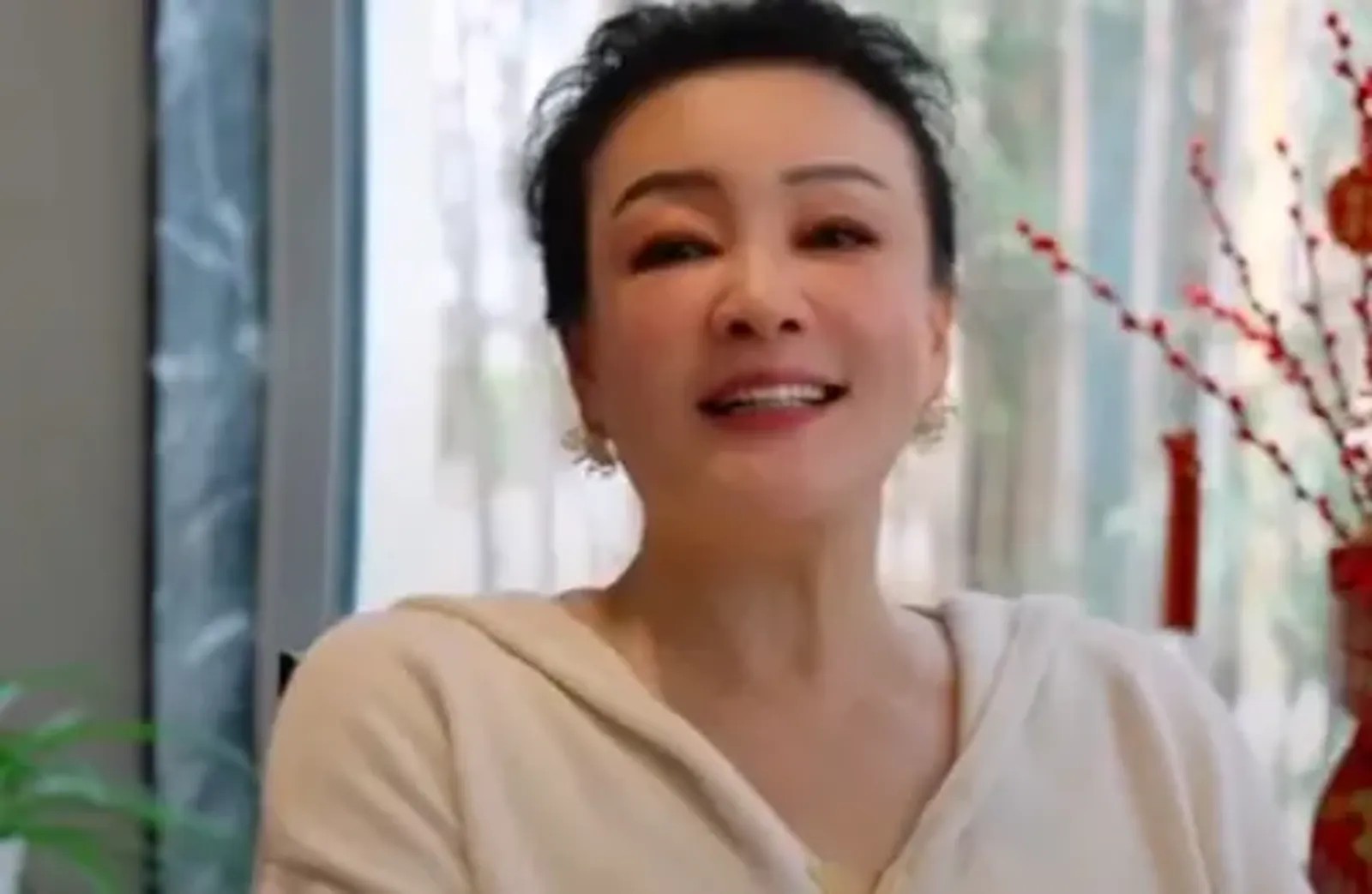 張蘭澄清「麻六記」非預製菜卻翻車！未洗手切菜　無證進廚房惹議