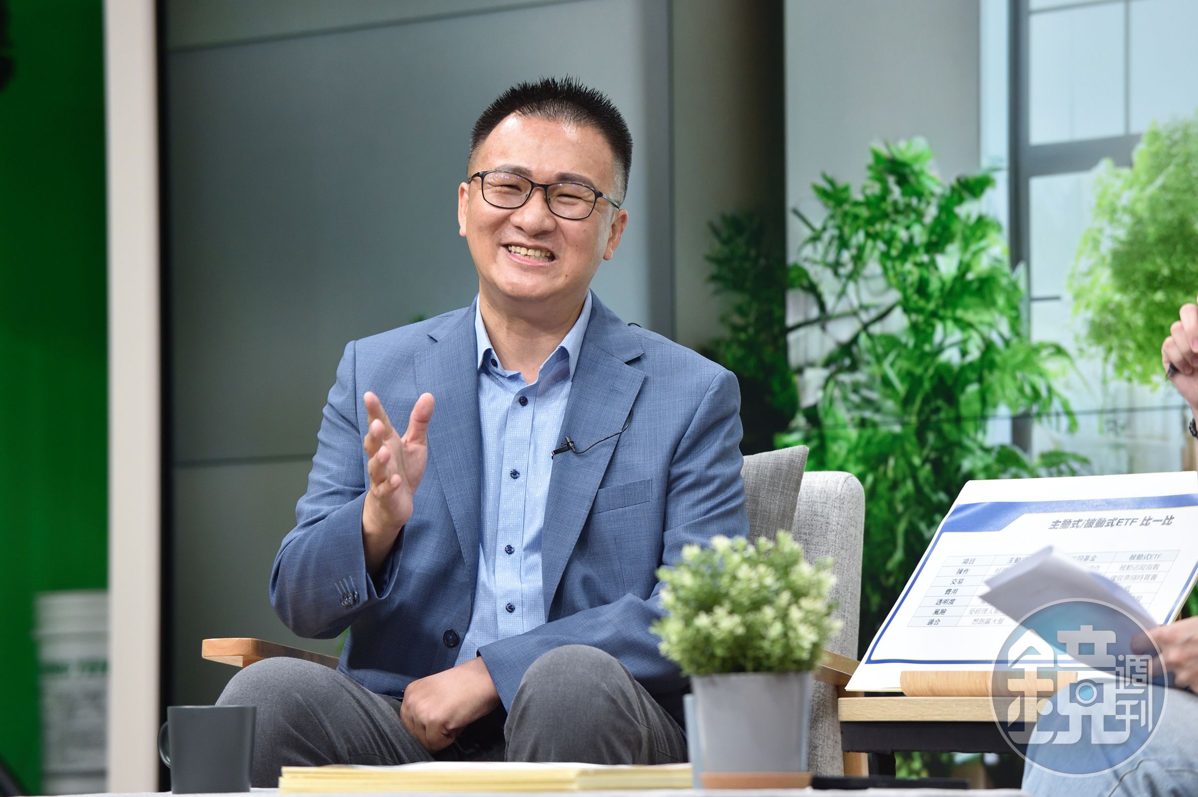 股海老牛指出,主動式ETF就像老司機開計程車,可很快到達目的地。