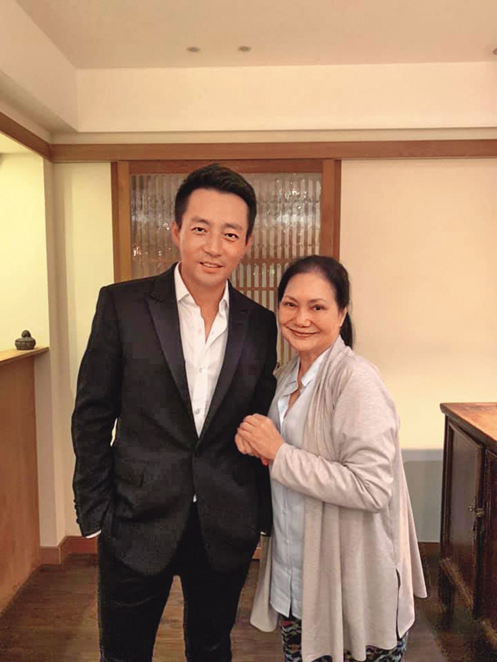 大S跟具俊曄之所以想遠離台灣，主要原因就是受不了汪小菲（左）不斷鬧事。右為S媽（黃春梅）。（翻攝自黃春梅臉書）