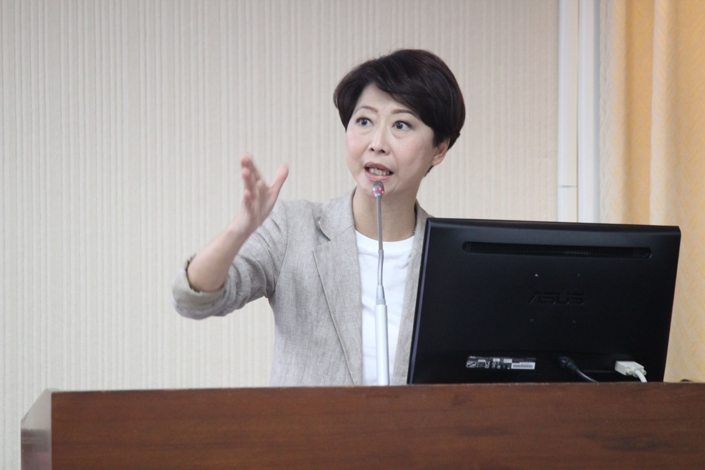 民進黨立委陳亭妃執意選中常委,被正國會除名。(翻攝自陳亭妃臉書)