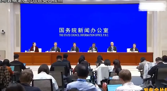 中共官員答《路透》問題高招啊!上司變總機甩給下屬,他覆誦「長官箴言」12次。(翻自X平台)