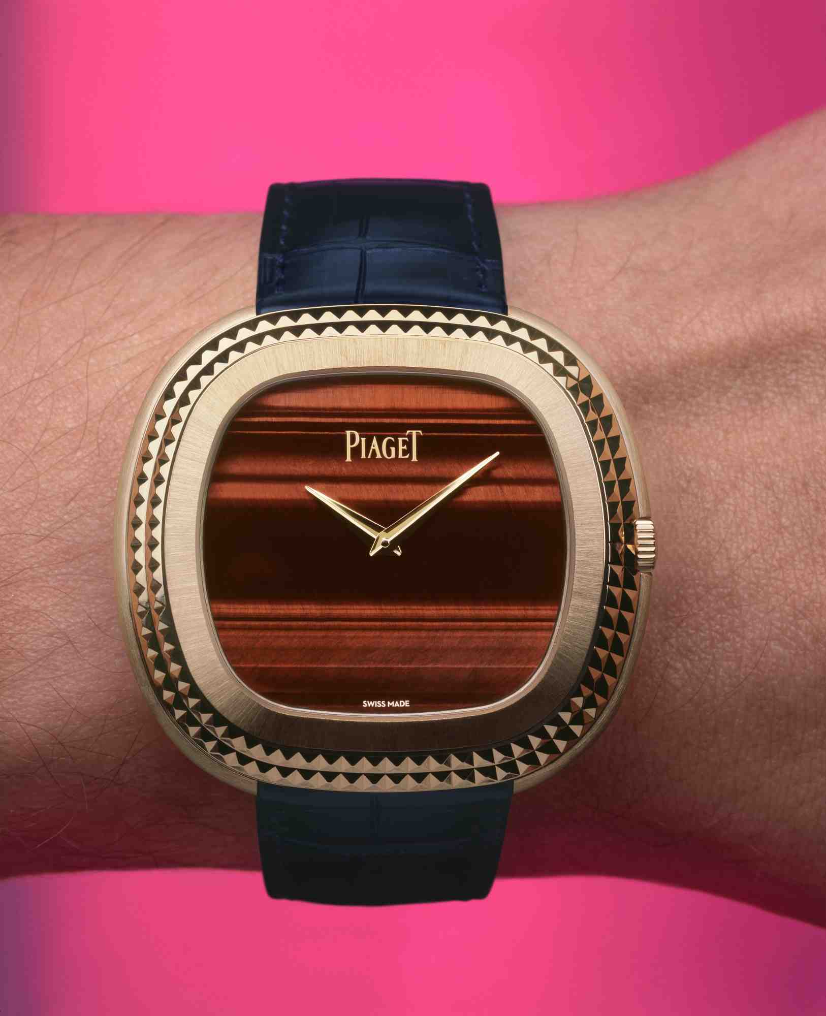 PIAGET Andy Warhol 系列玫瑰金牛眼石面盤腕錶。