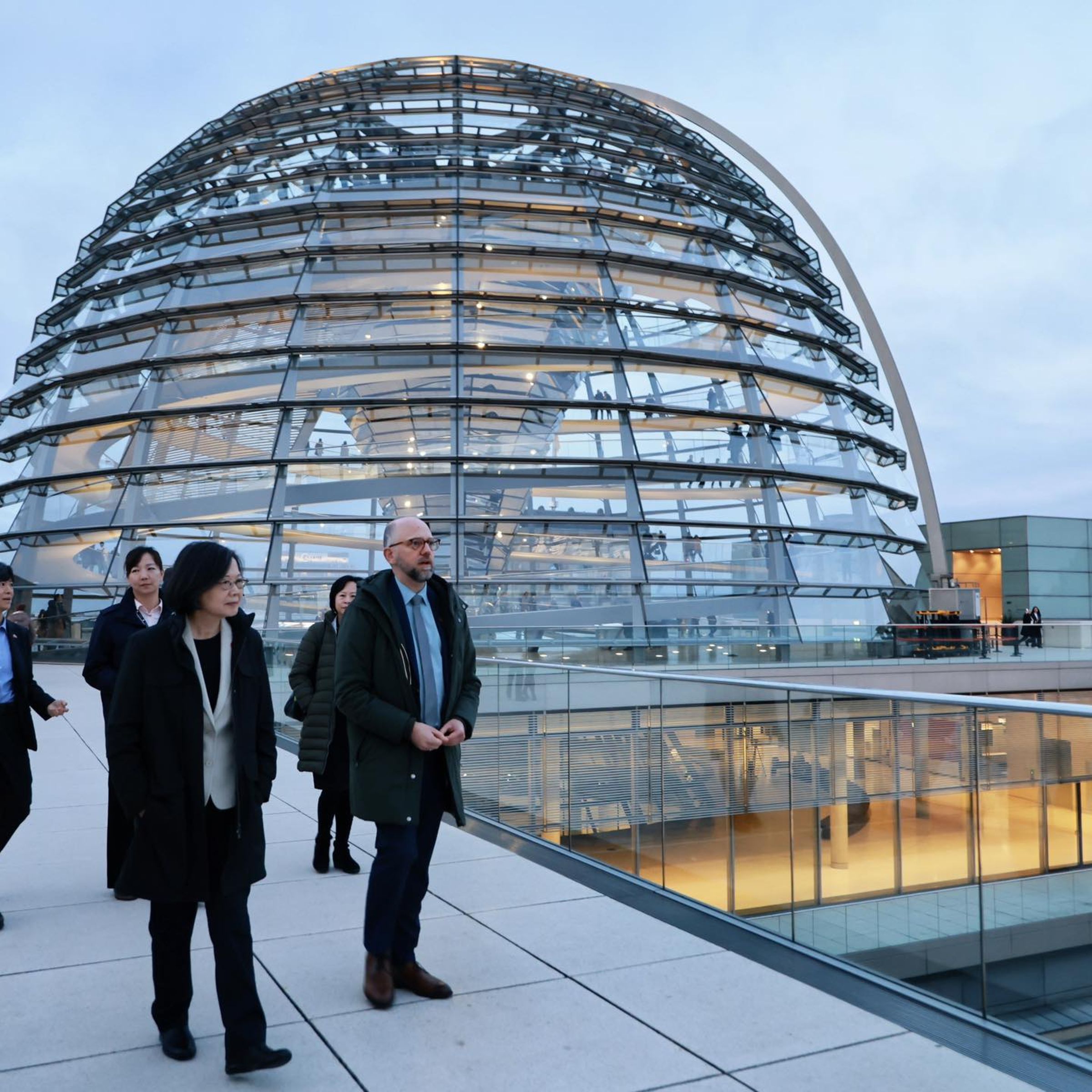 蔡英文日前參訪德國國會與國會議員交流。(翻攝自蔡英文臉書)