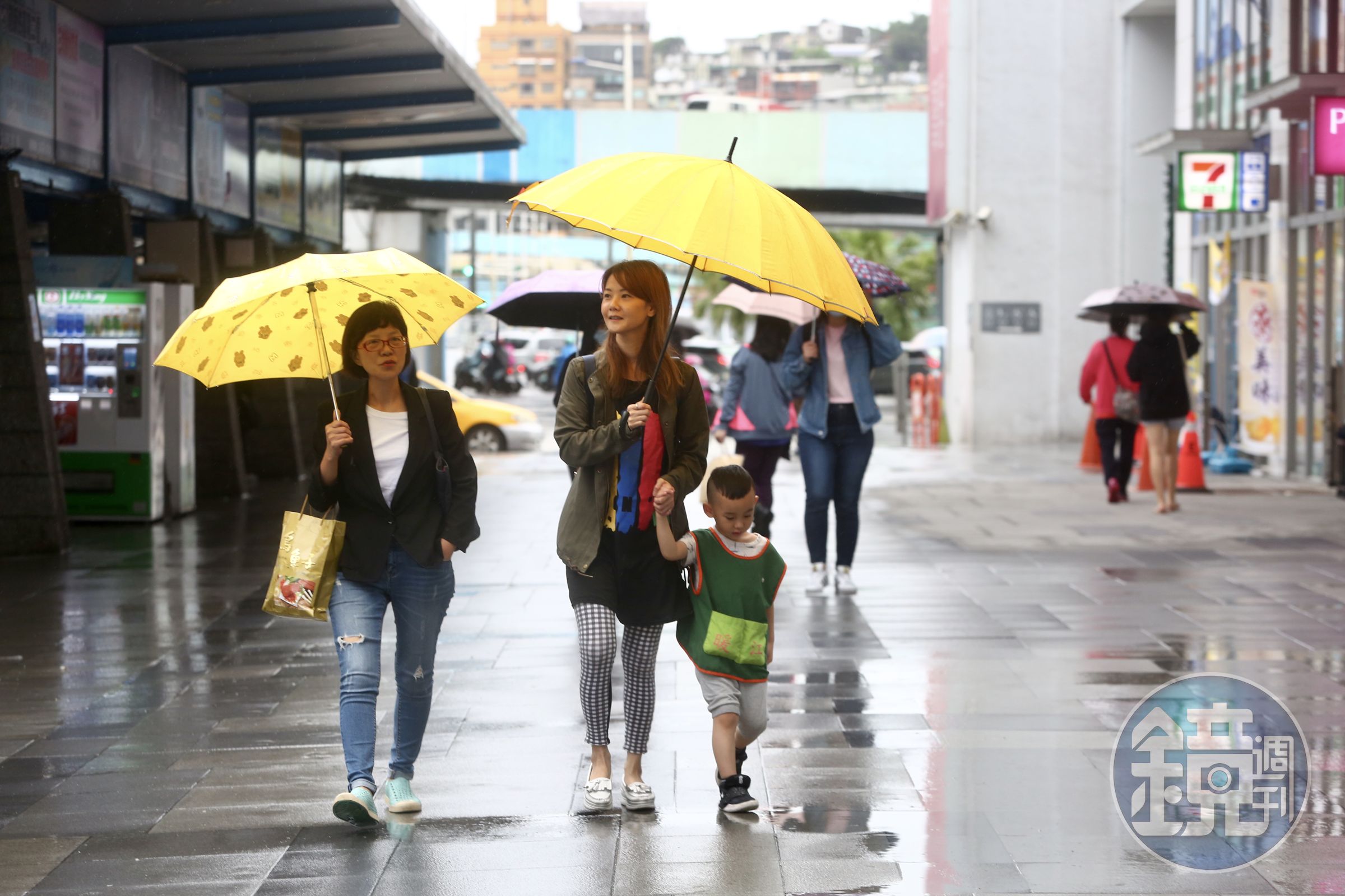 中央氣象署稍早更新豪大雨特報，直指受鋒面影響，易有短延時強降雨。（本刊資料照）