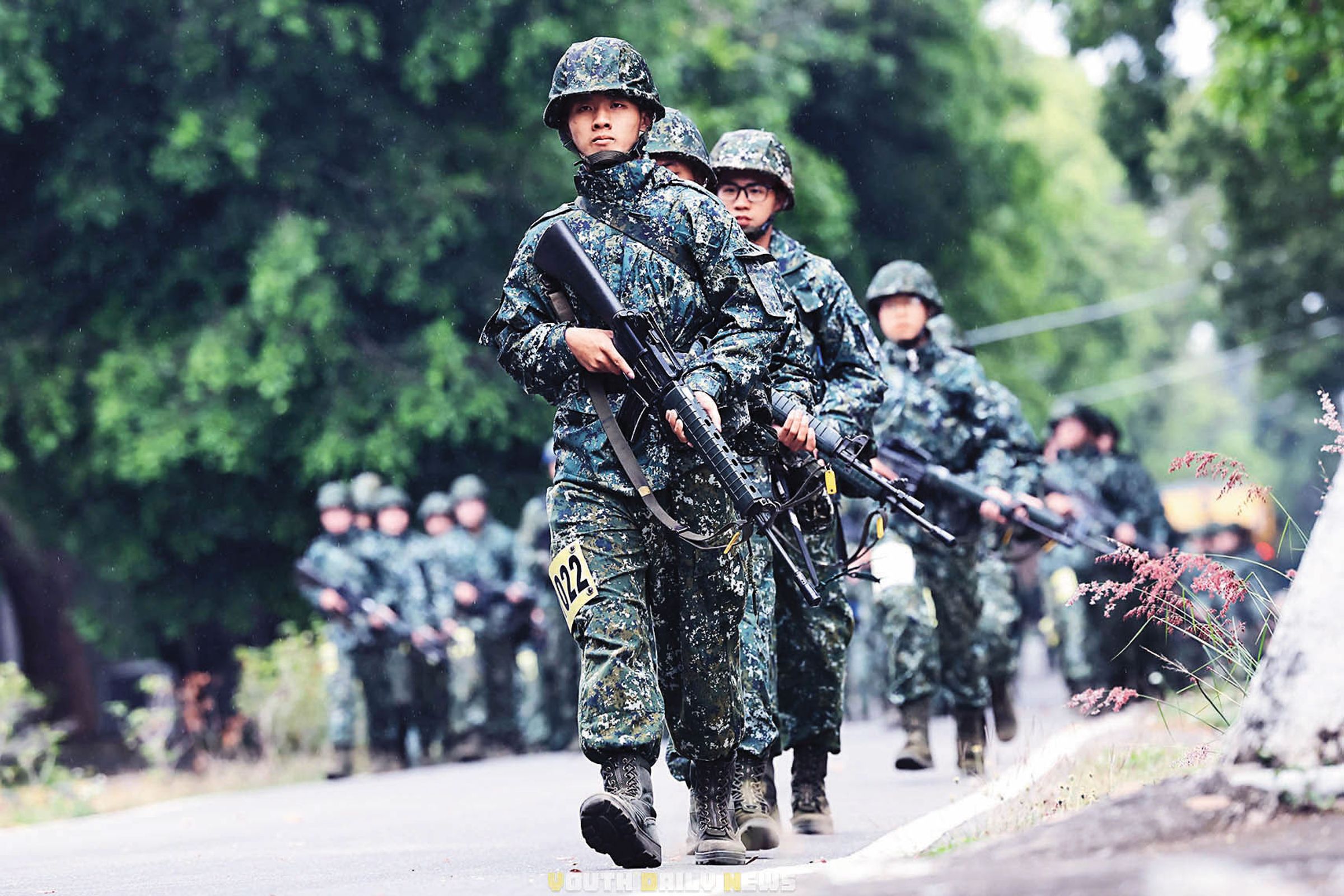 博明建議台灣提升軍事訓練,他認為這有助於增加軍隊信心與凝聚力。(翻攝《青年日報》臉書)