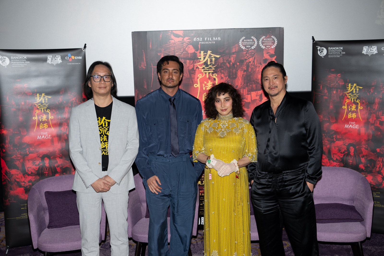 電影《拾荒法師》〉在曼谷電影節舉辦首映記者會,左起導演彭發、特別演出IMAN、女主角何超、監製陳子聰 。(852Films提供)