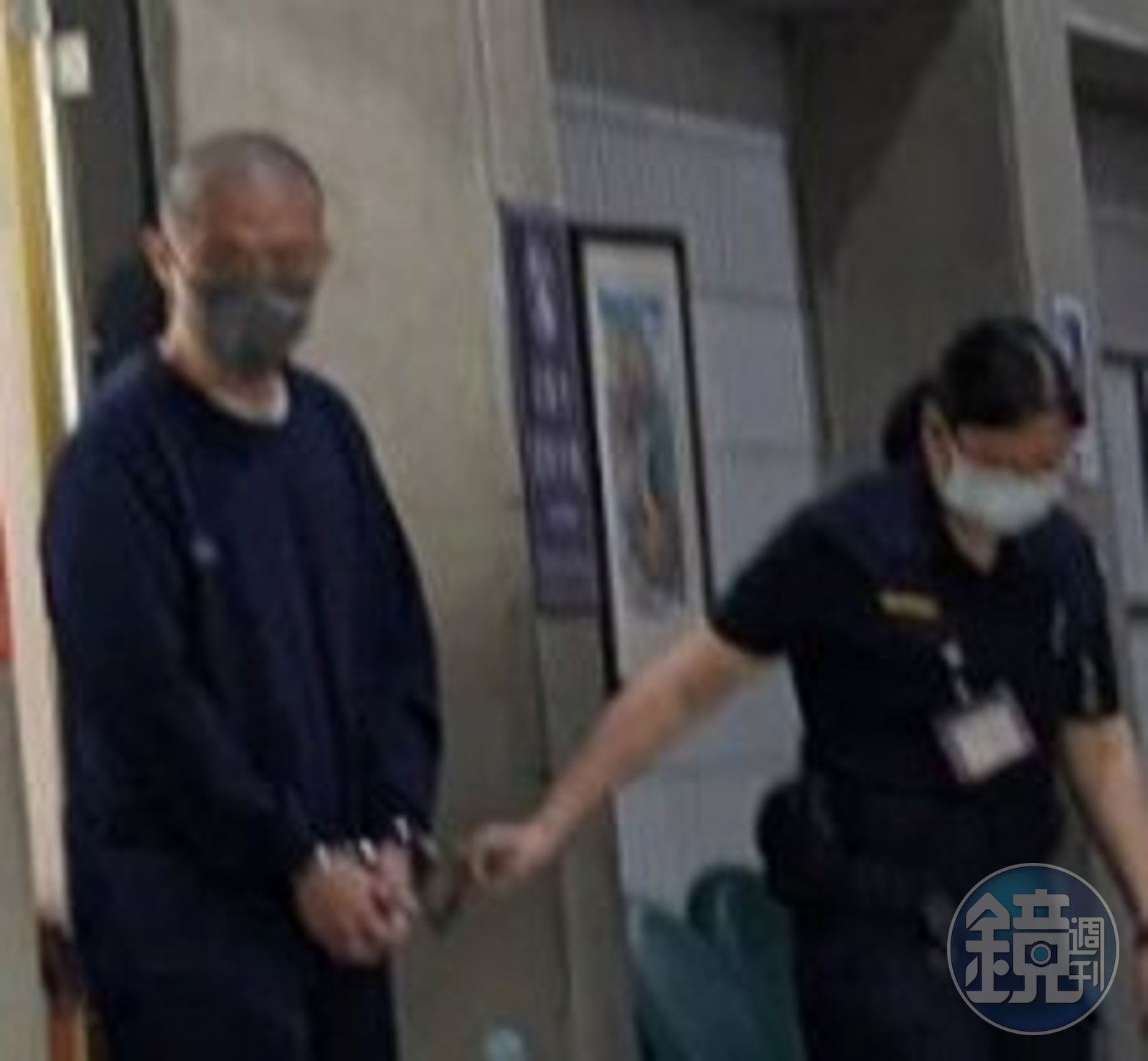 陳男聽完宣判後走出來,狠狠朝媒體方向怒瞪 。
