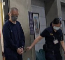 陳男聽完宣判後走出來,狠狠朝媒體方向怒瞪 。