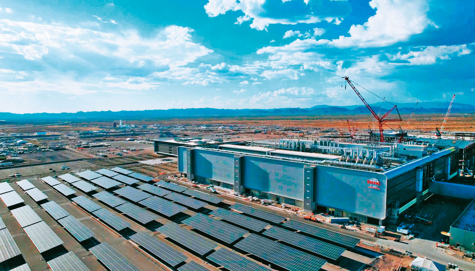 台積電被美國政府強力延攬前往亞利桑那州設廠，結果生產成本大增，台積電美國廠遭外界質疑變成「錢坑」。（翻攝YouTube）