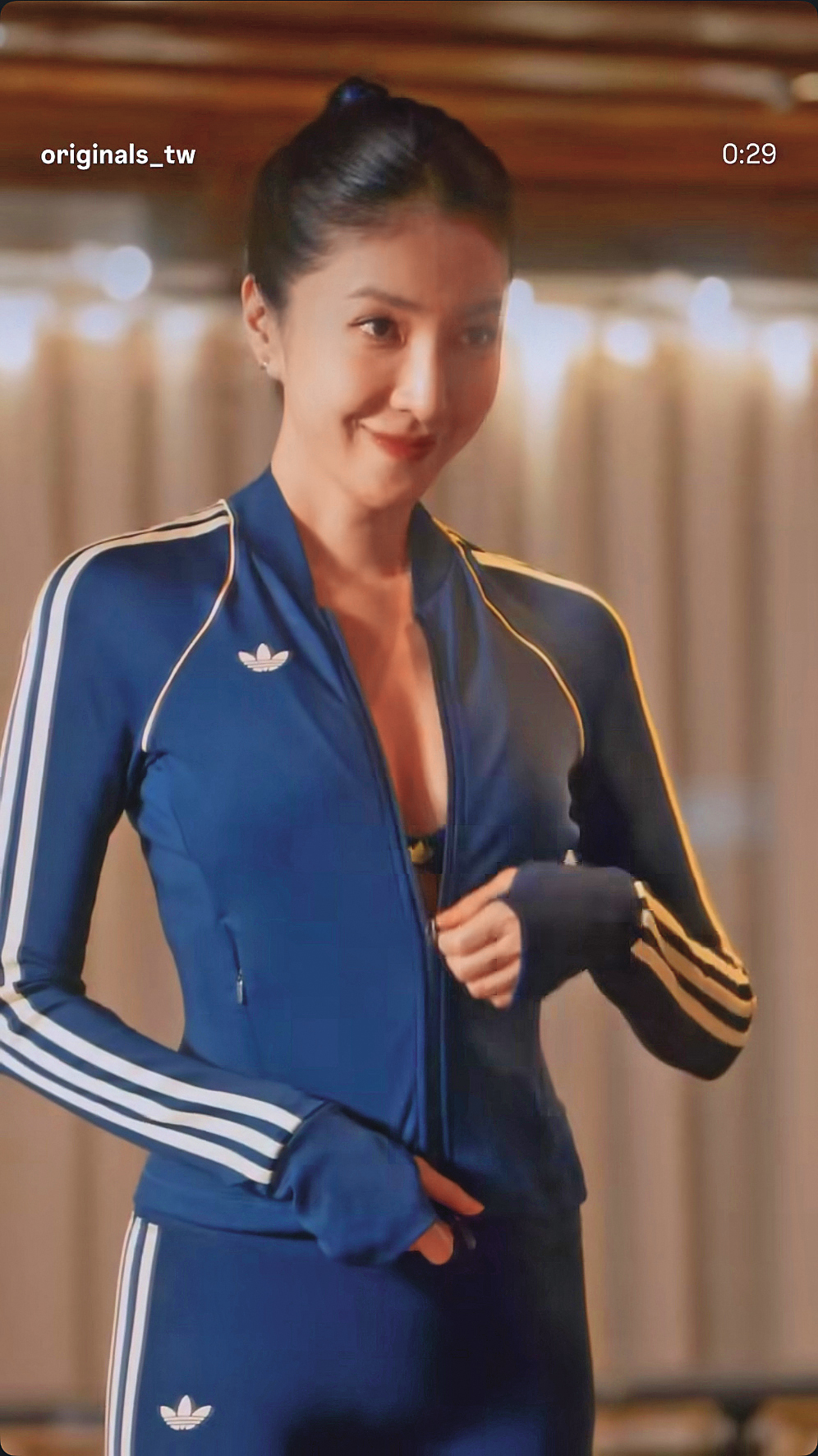 楊謹華瘦歸瘦,但乳溝就跟時間一樣,擠一擠就有了。(翻攝自楊謹華IG)