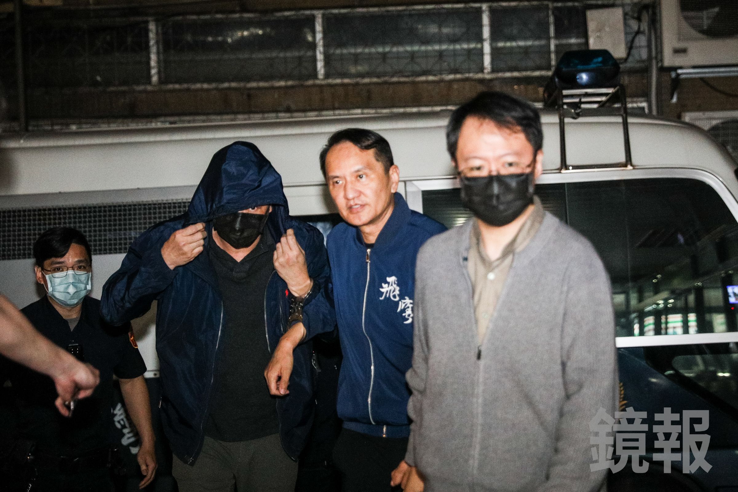 愛爾麗集團負責人常如山(中)、特助張元齡(右)及廠商謝金亨(左) 遭檢方偵結起訴。(鏡報鄒保祥)