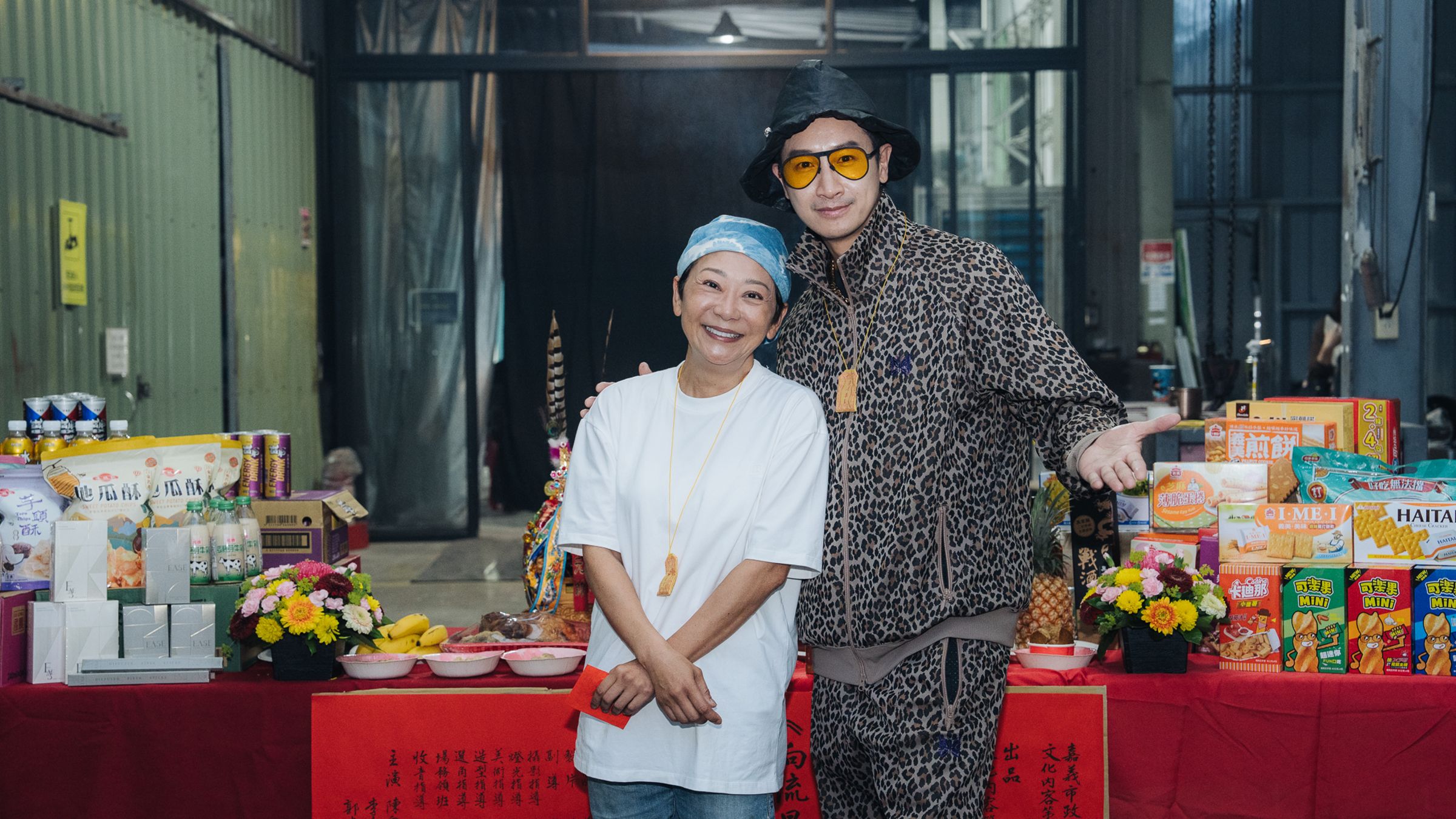 曹蘭(左)和邱凱偉在《向流星許願的我們》中有吃重演出。