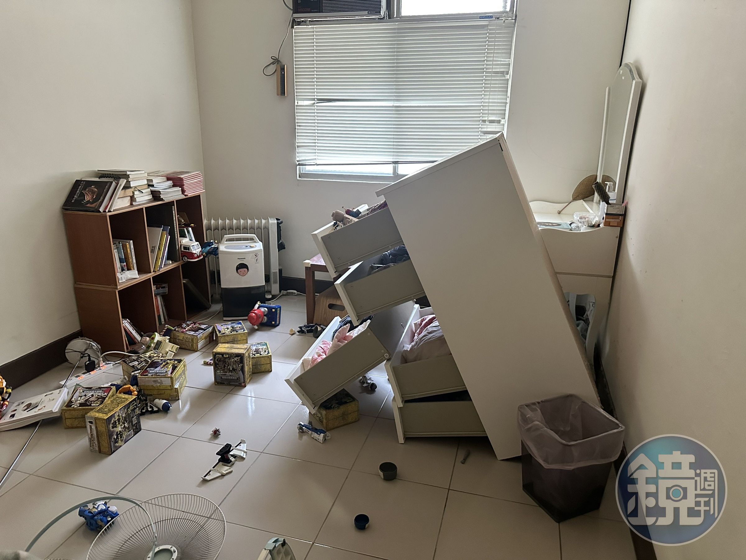 內政部提醒地震躲「黃金三角」其實是錯誤觀念，反而會被重物壓傷。