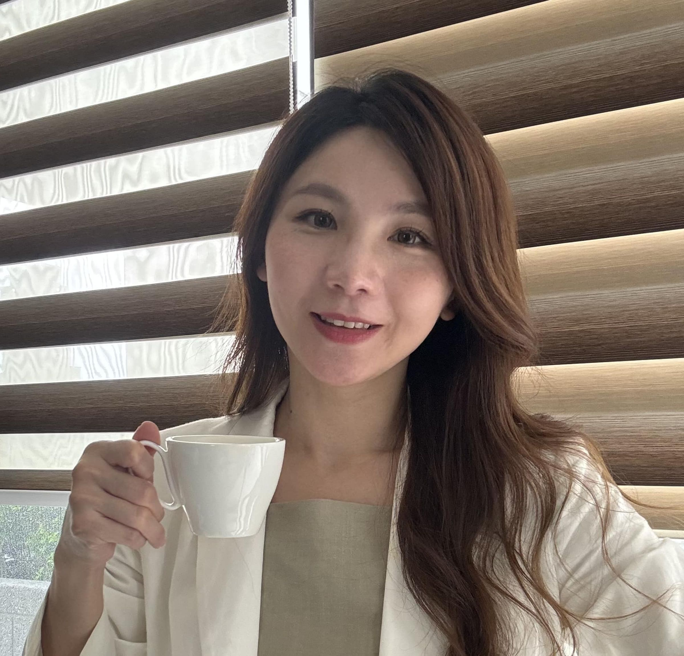 美女醫師許書華認為，自殺和安樂死是不同的。（翻攝自許書華醫師 陪妳寫日記臉書）