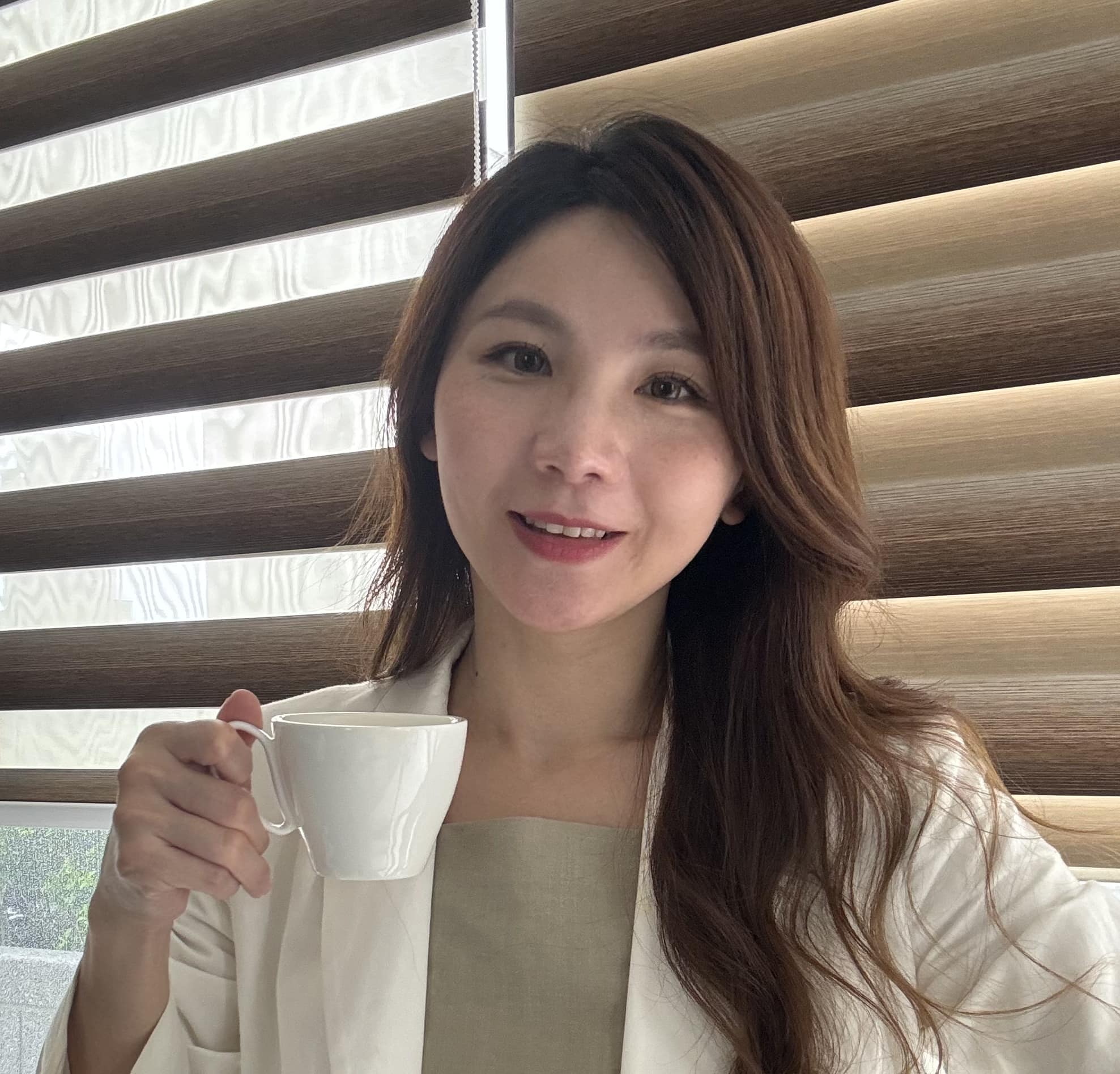 美女醫師許書華認為，自殺和安樂死是不同的。（翻攝自許書華醫師 陪妳寫日記臉書）