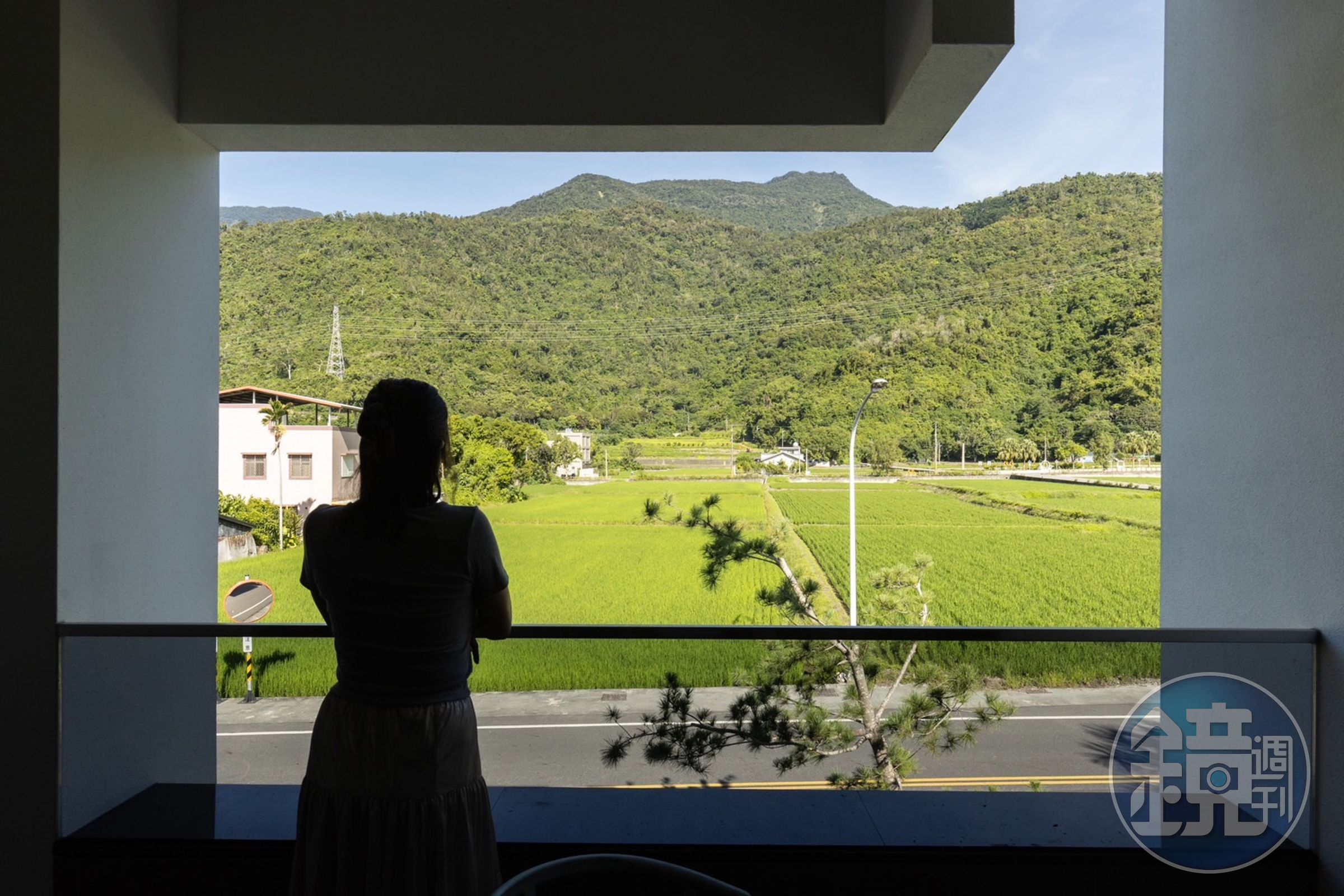 入住茶田關舍的房型正好望向大片稻田與山巒,一早就讓雙眼被綠意淨化。
