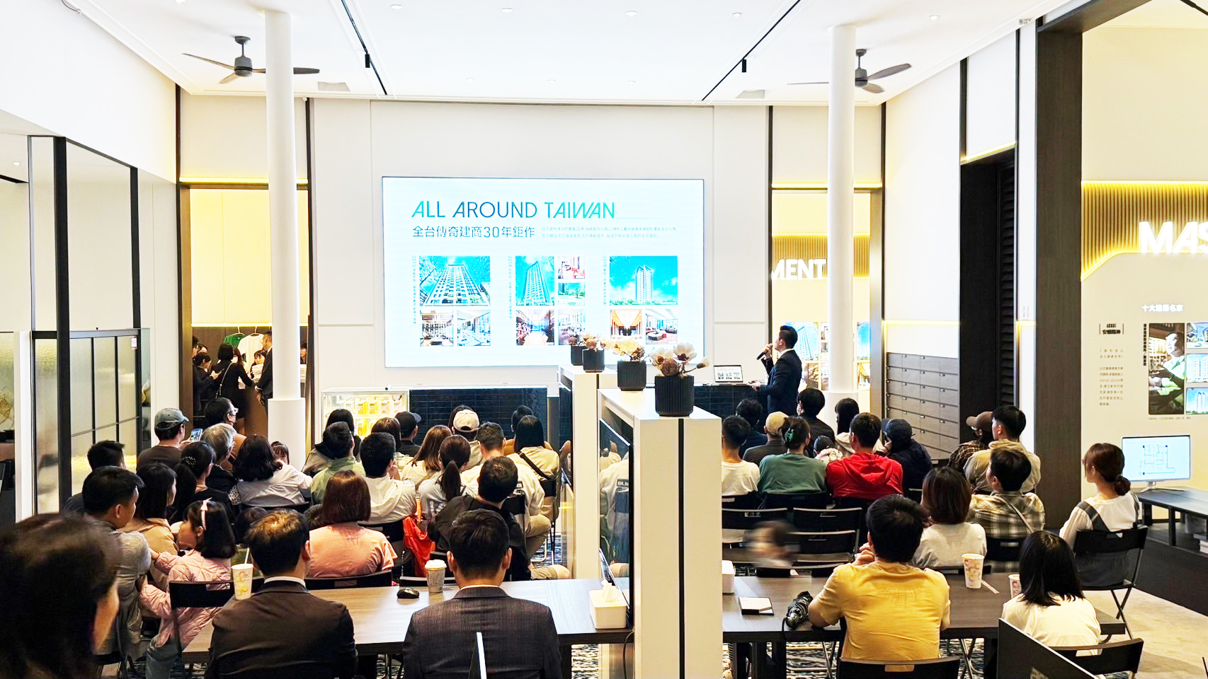 白天鵝安幔上週末開案，現場來人踴躍。（海悅提供）