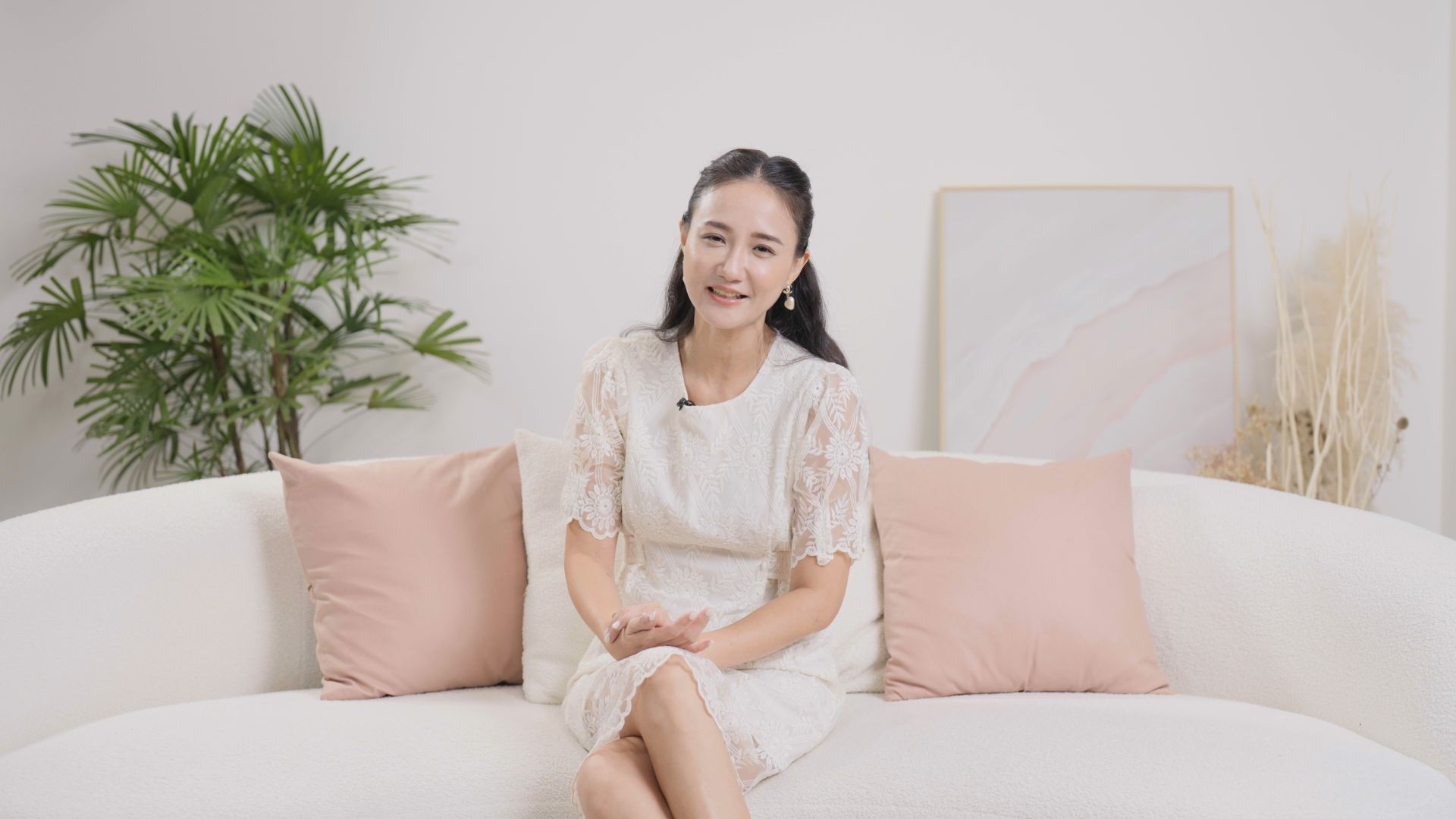 何妤玟到諾貝爾眼科進行最新的LBV裸視美老花熟齡雷射，透過採訪分享自己的心得，術後適應良好讓她感覺相當滿意。