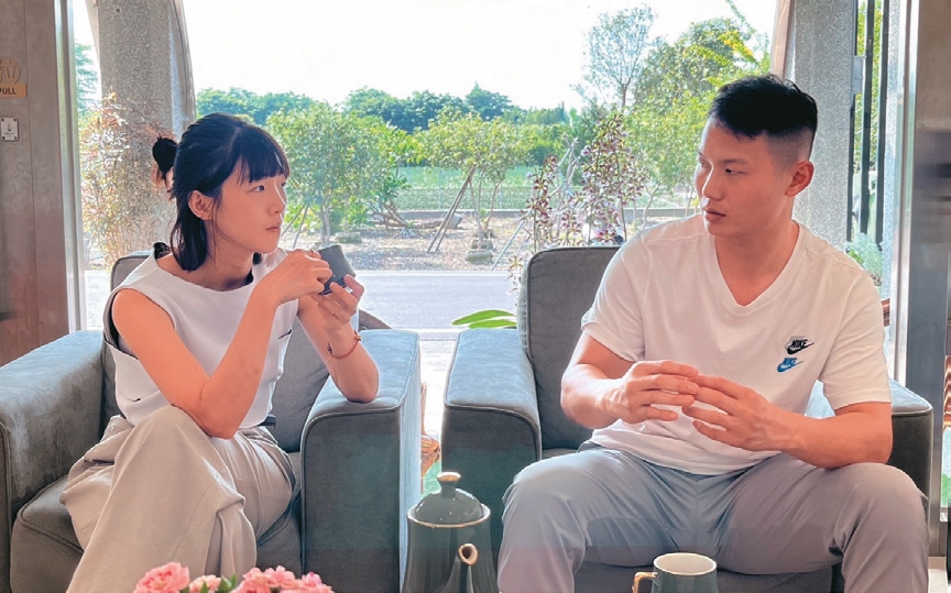 徐中慧（左）與陳璽安（右）是大學同學，為共同環保理念而回鄉創業。