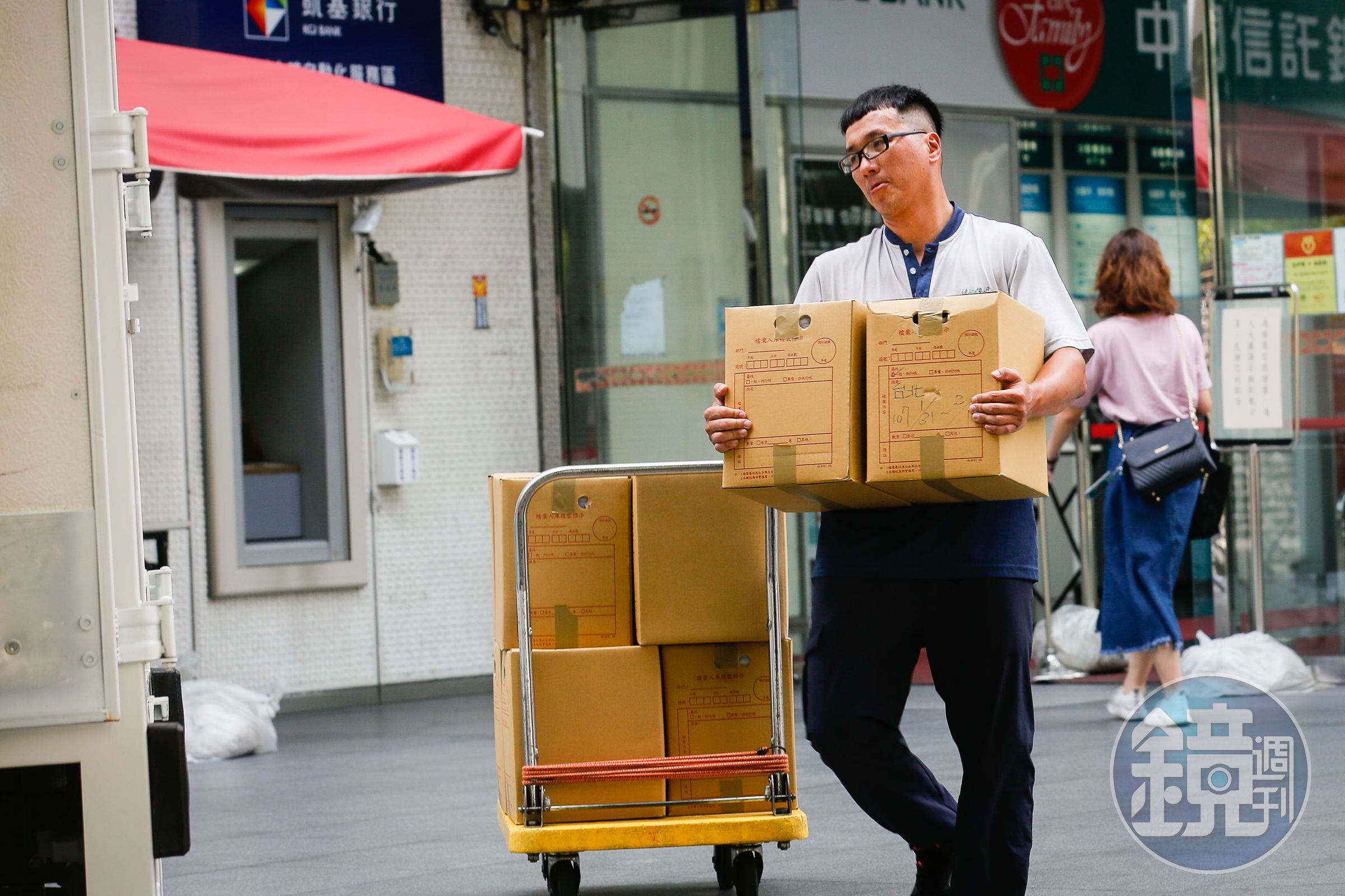 雇主提6%+自提6%,上班族退休金雙軌累積效果更快。