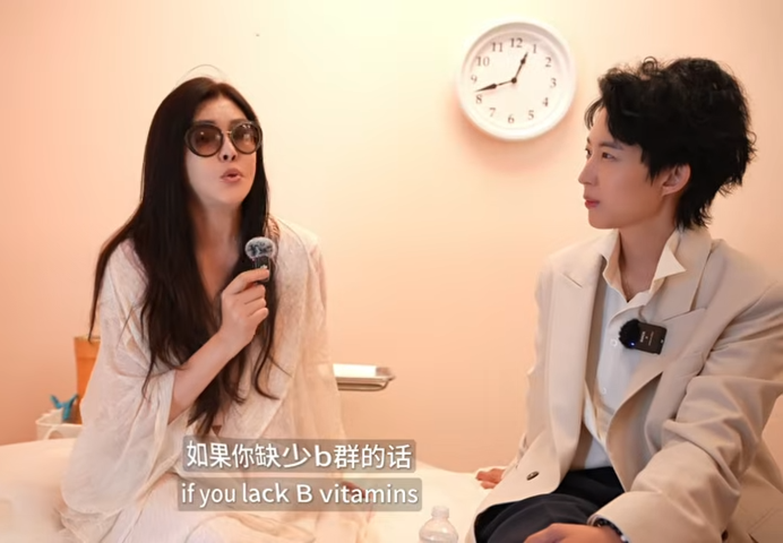 王祖賢（左）分享，多吃花椰菜、南瓜，對身體健康有益。（翻攝 SurvivingSiliconValley YouTube頻道）