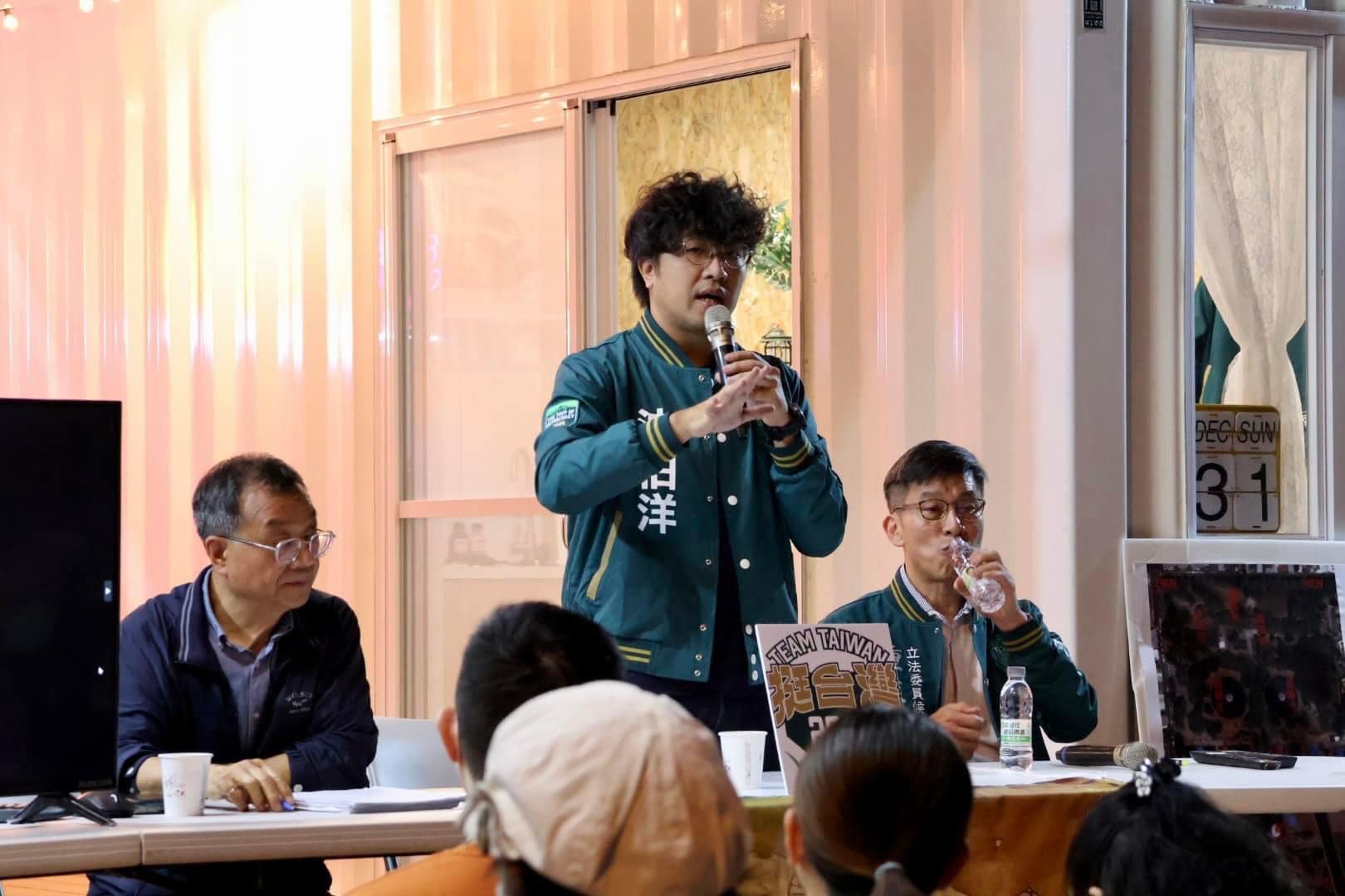 民進黨不分區立委沈伯洋表示，中國正對台發動法律戰，一步步侵蝕台灣主權。（翻攝自臉書＠沈伯洋）